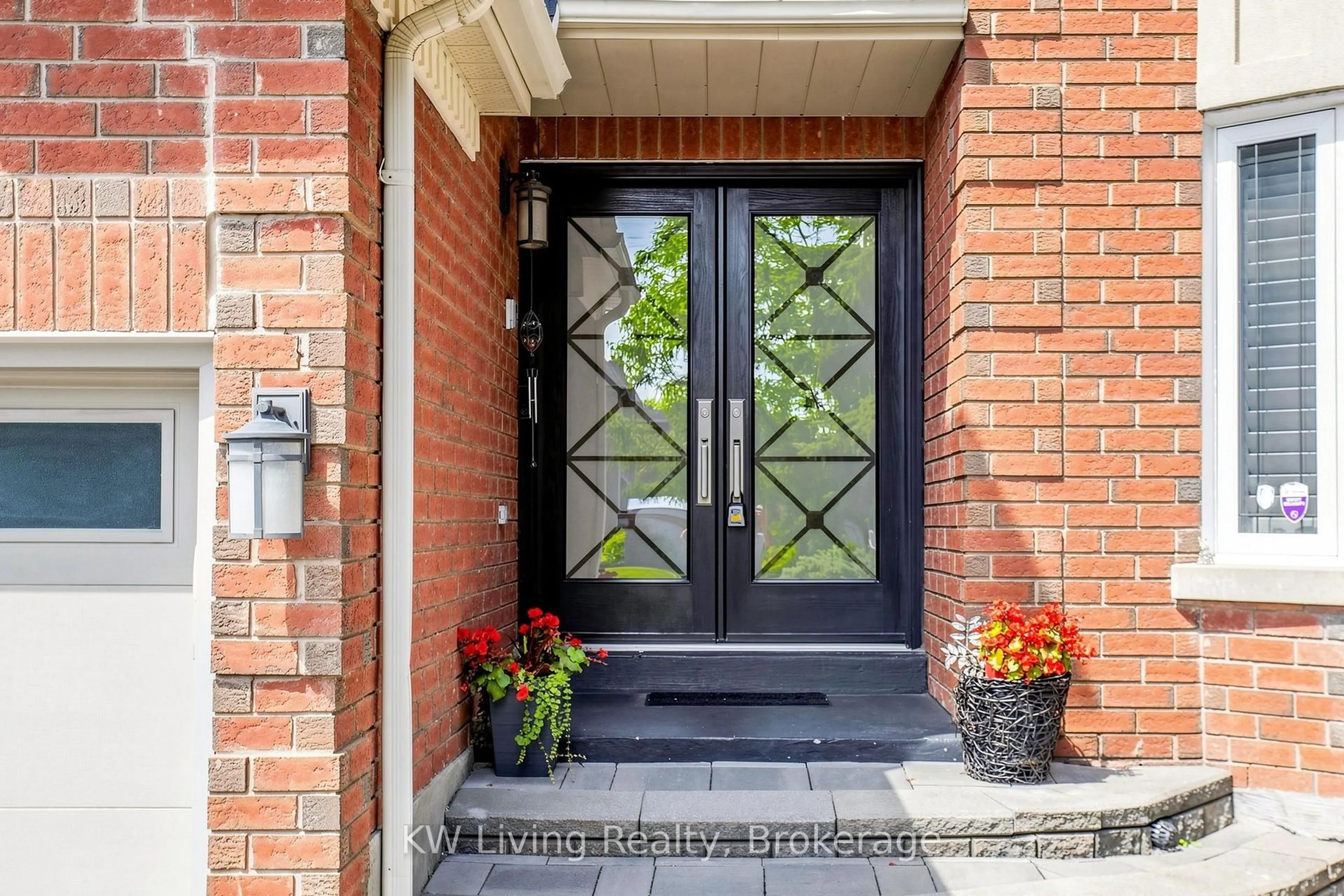 Indoor entryway for 46 Clarendon Dr, Richmond Hill Ontario L4B 3X6