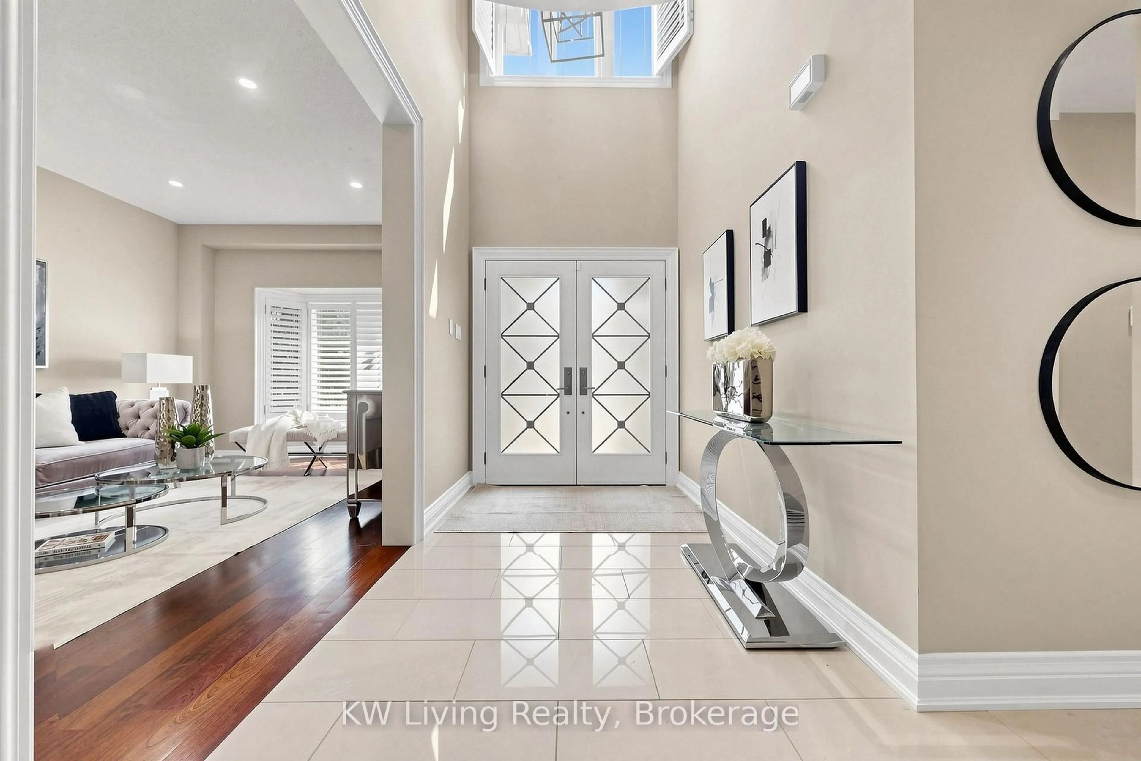 Indoor entryway for 46 Clarendon Dr, Richmond Hill Ontario L4B 3X6