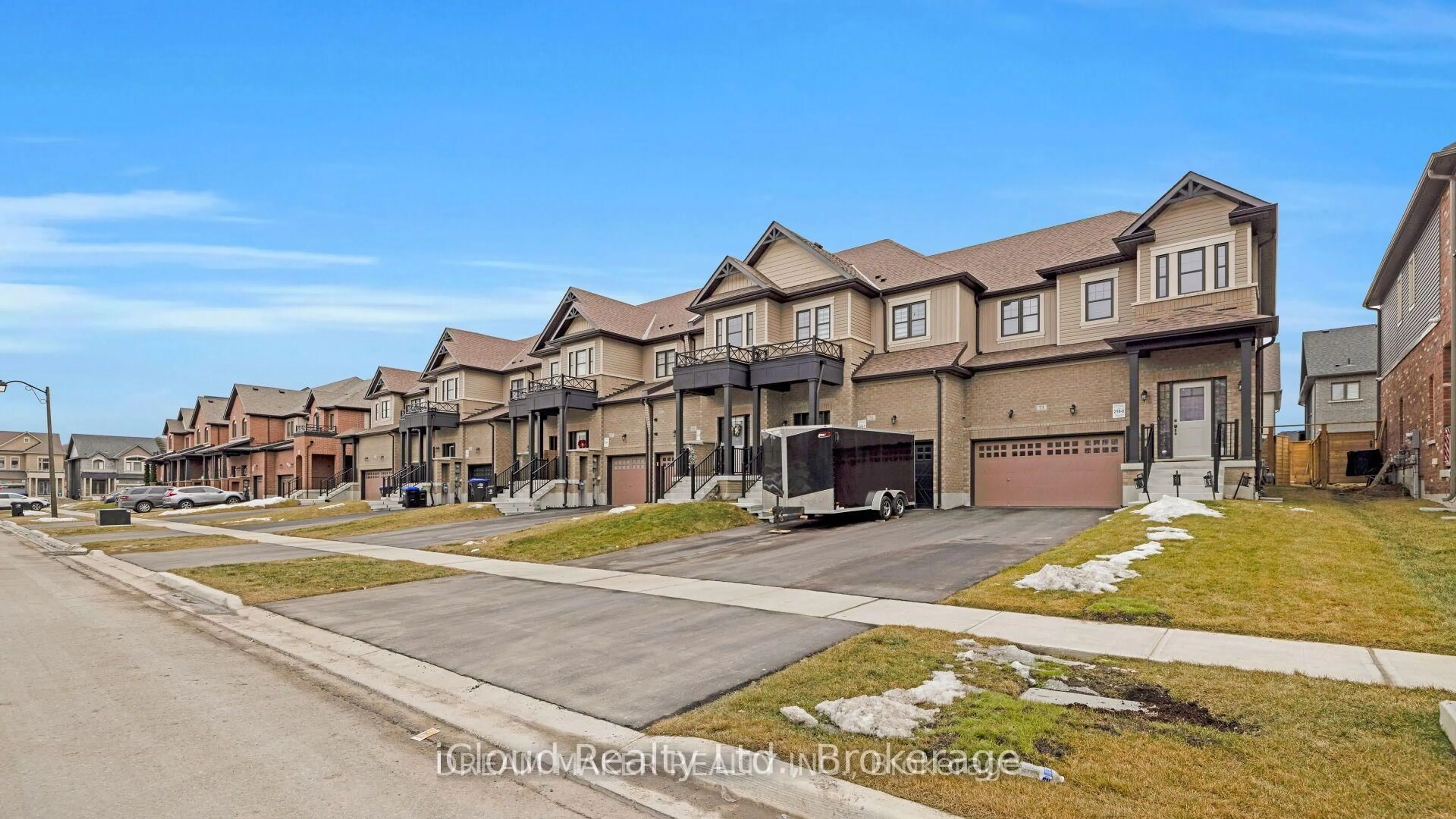 A pic from outside/outdoor area/front of a property/back of a property/a pic from drone, street for 73 Lorne Thomas Pl, New Tecumseth Ontario L9R 0V8