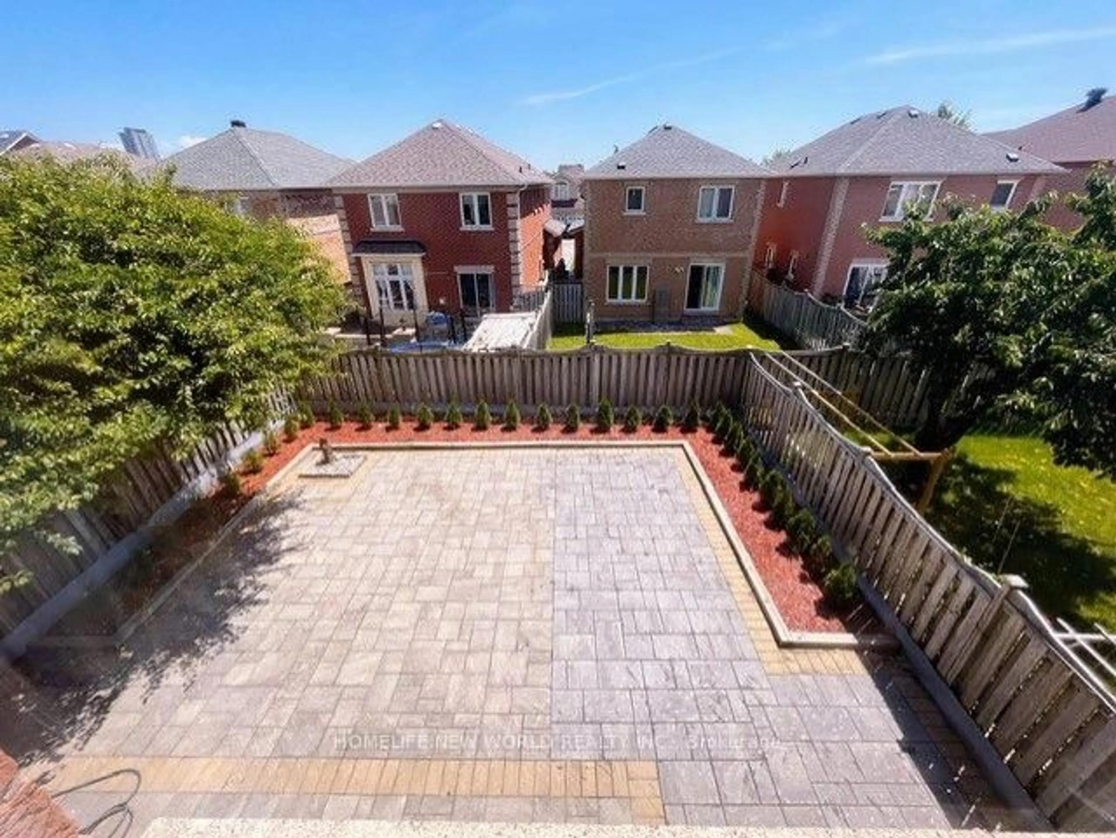 A pic from outside/outdoor area/front of a property/back of a property/a pic from drone, street for 7 Symphony Gate, Markham Ontario L3R 4T1