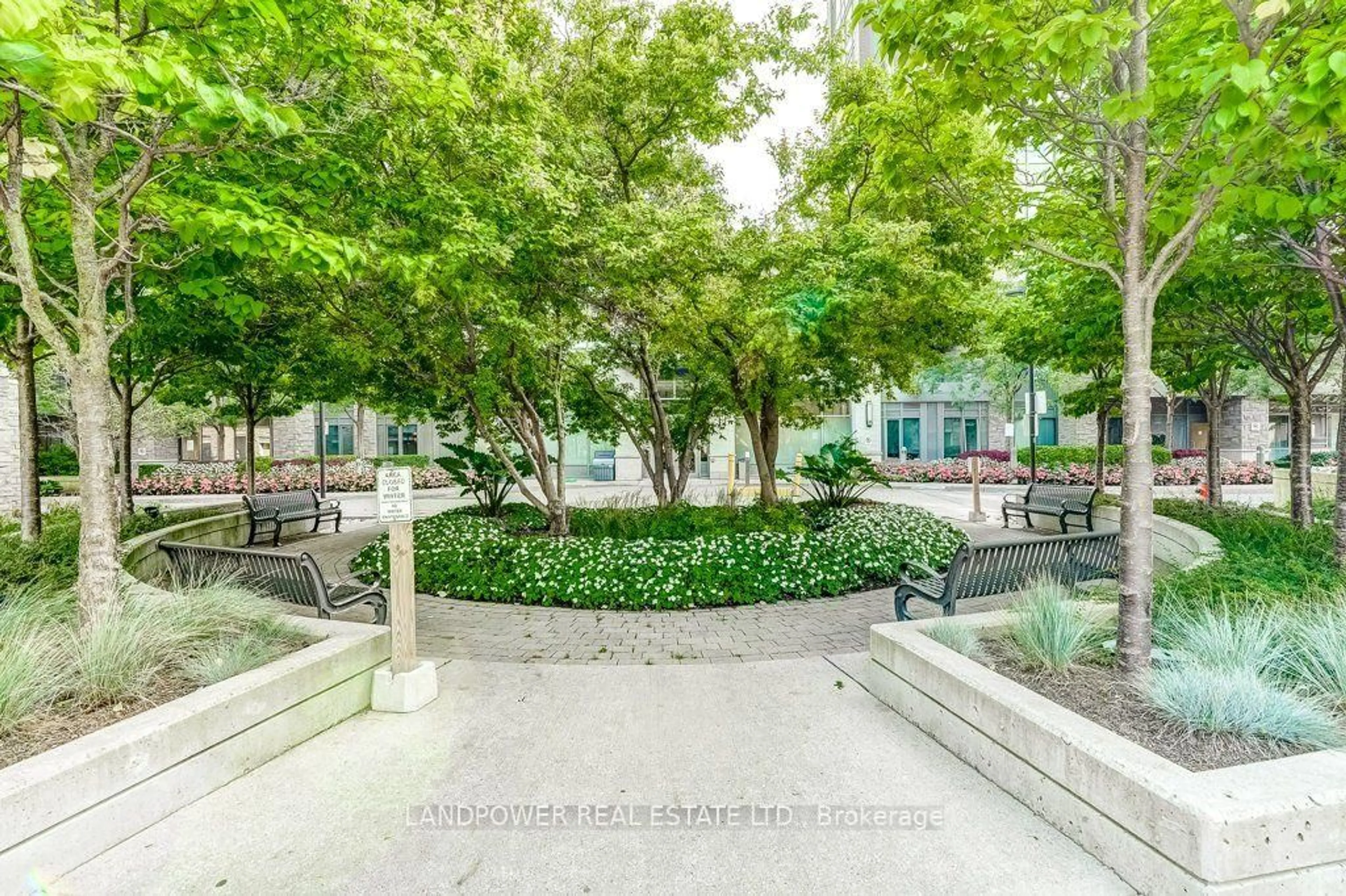 Patio, street for 277 South Park Rd #1212, Markham Ontario L3T 0B7