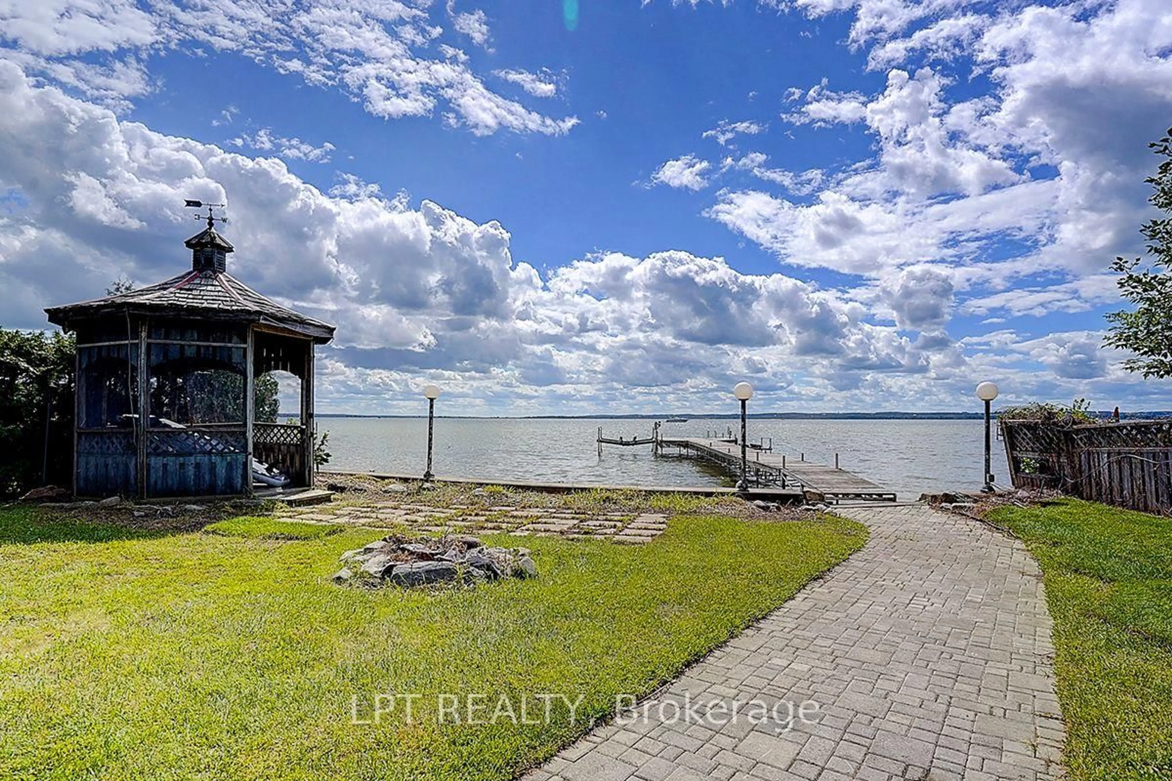 A pic from outside/outdoor area/front of a property/back of a property/a pic from drone, water/lake/river/ocean view for 38 Metropolitan Cres, Georgina Ontario L4P 1L5