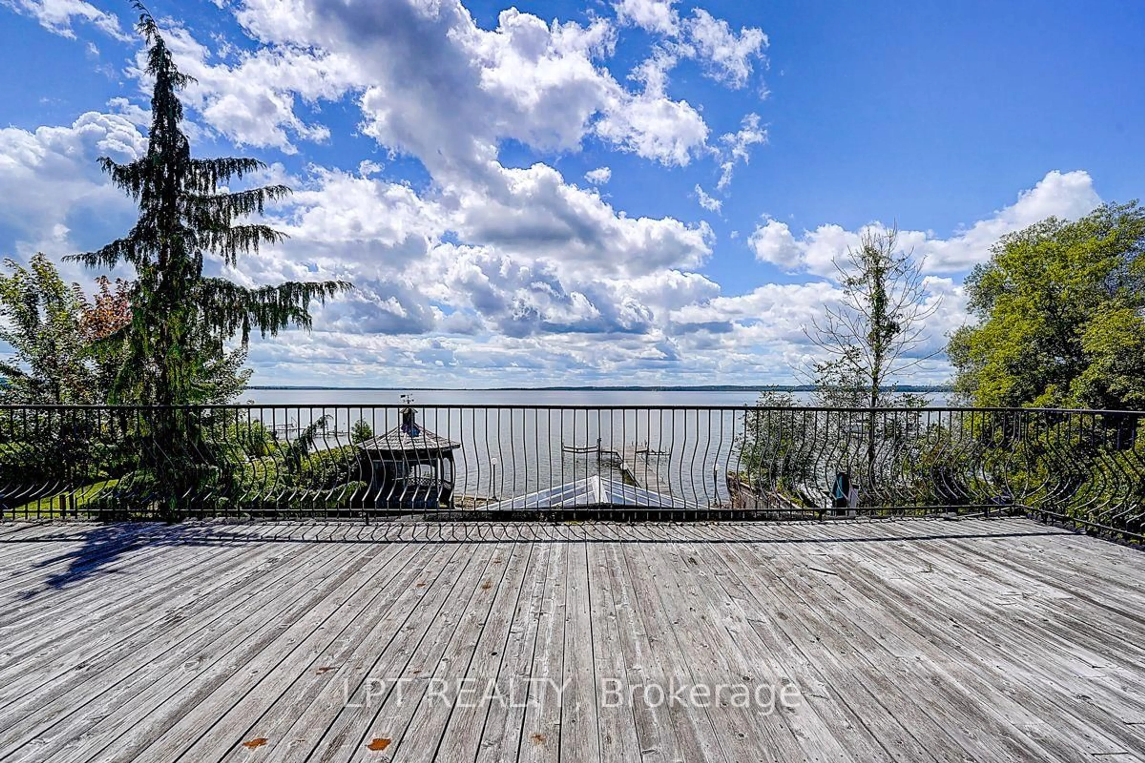 Patio, water/lake/river/ocean view for 38 Metropolitan Cres, Georgina Ontario L4P 1L5