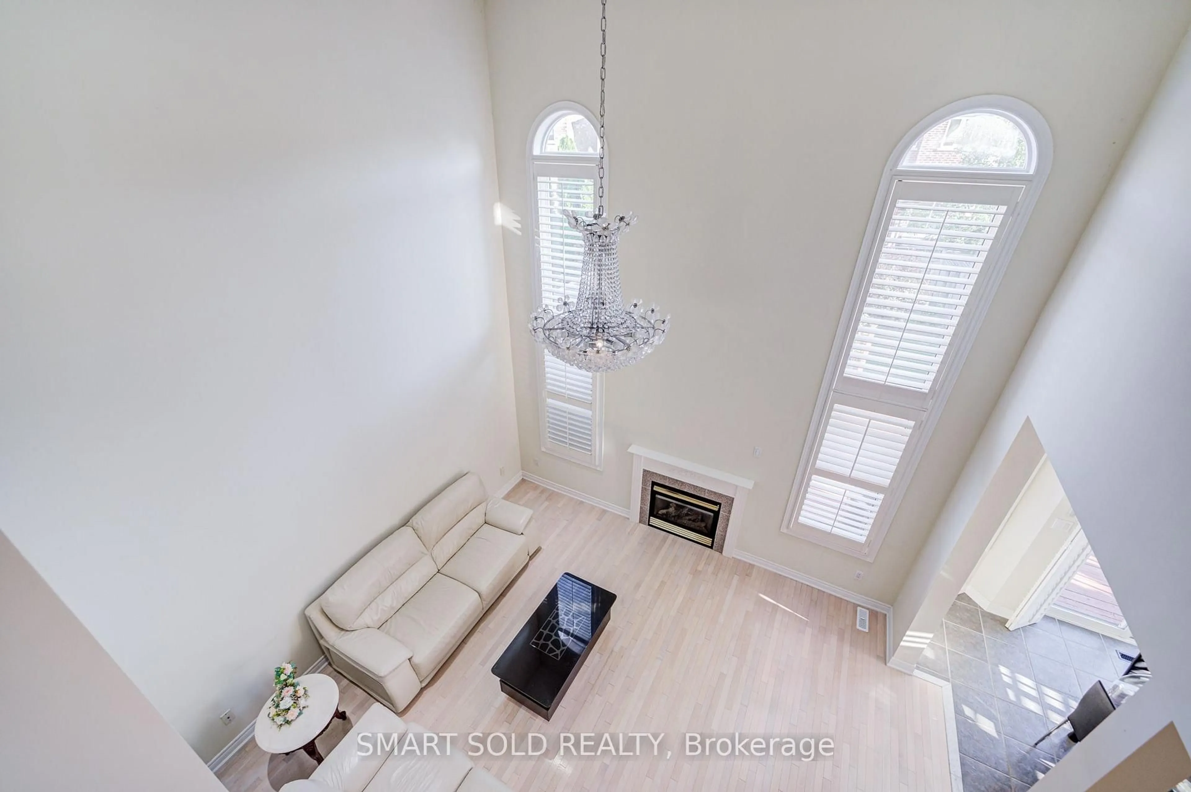 Indoor entryway for 39 Victoria Wood Ave, Markham Ontario L6E 1K2