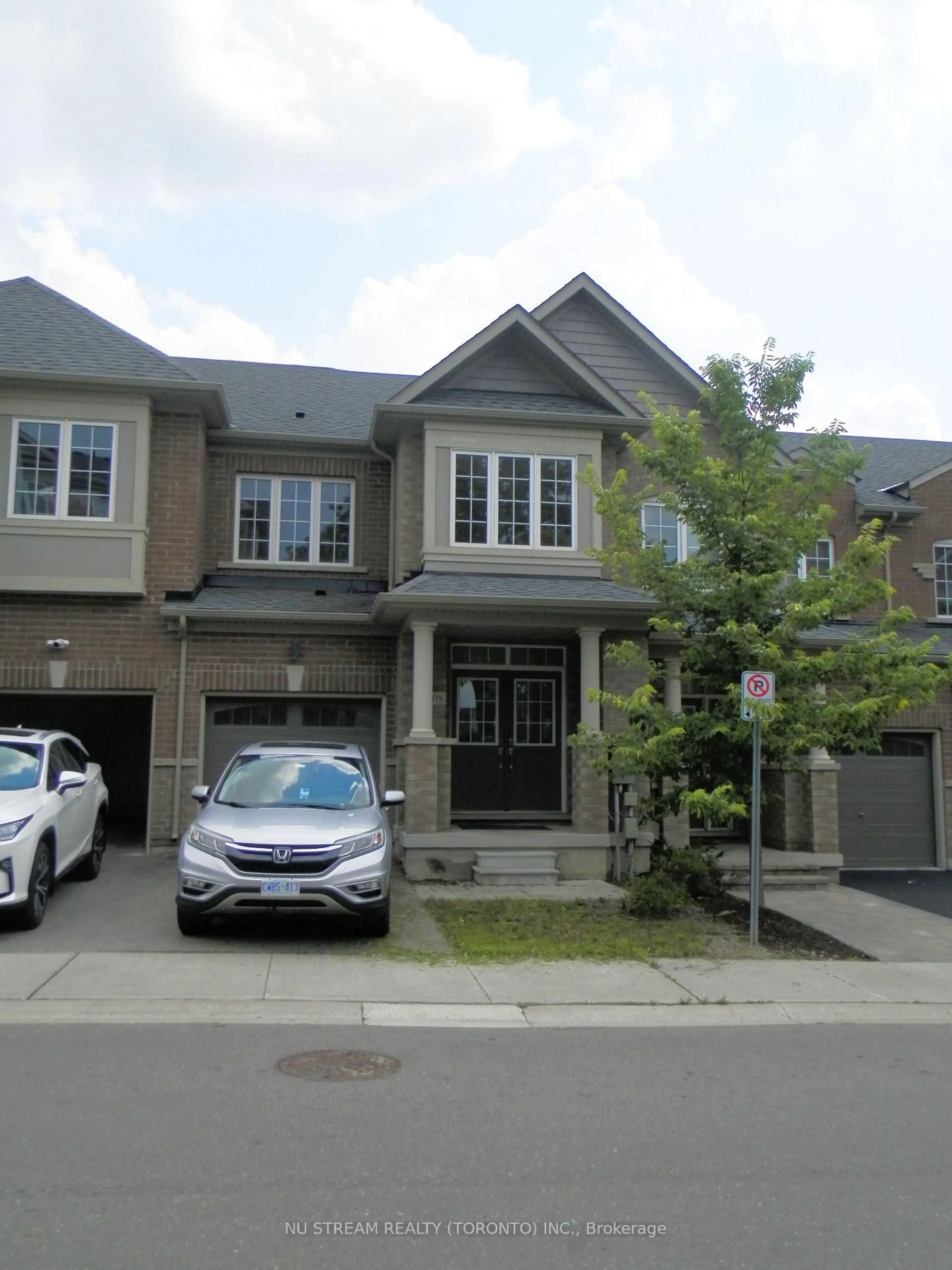 Home with brick exterior material, street for 208 Harding Park St, Newmarket Ontario L3Y 0E3