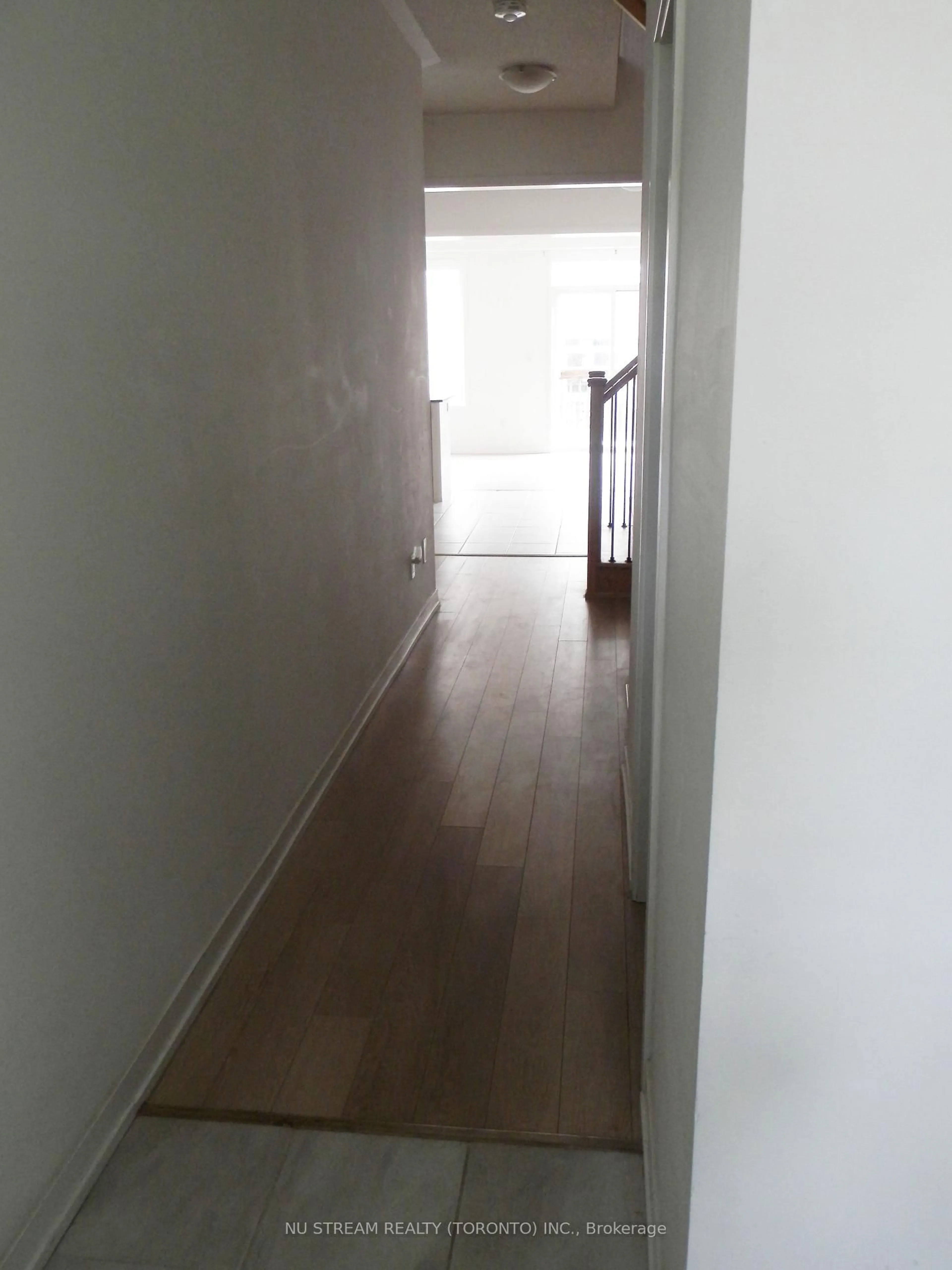 A pic of a room for 208 Harding Park St, Newmarket Ontario L3Y 0E3