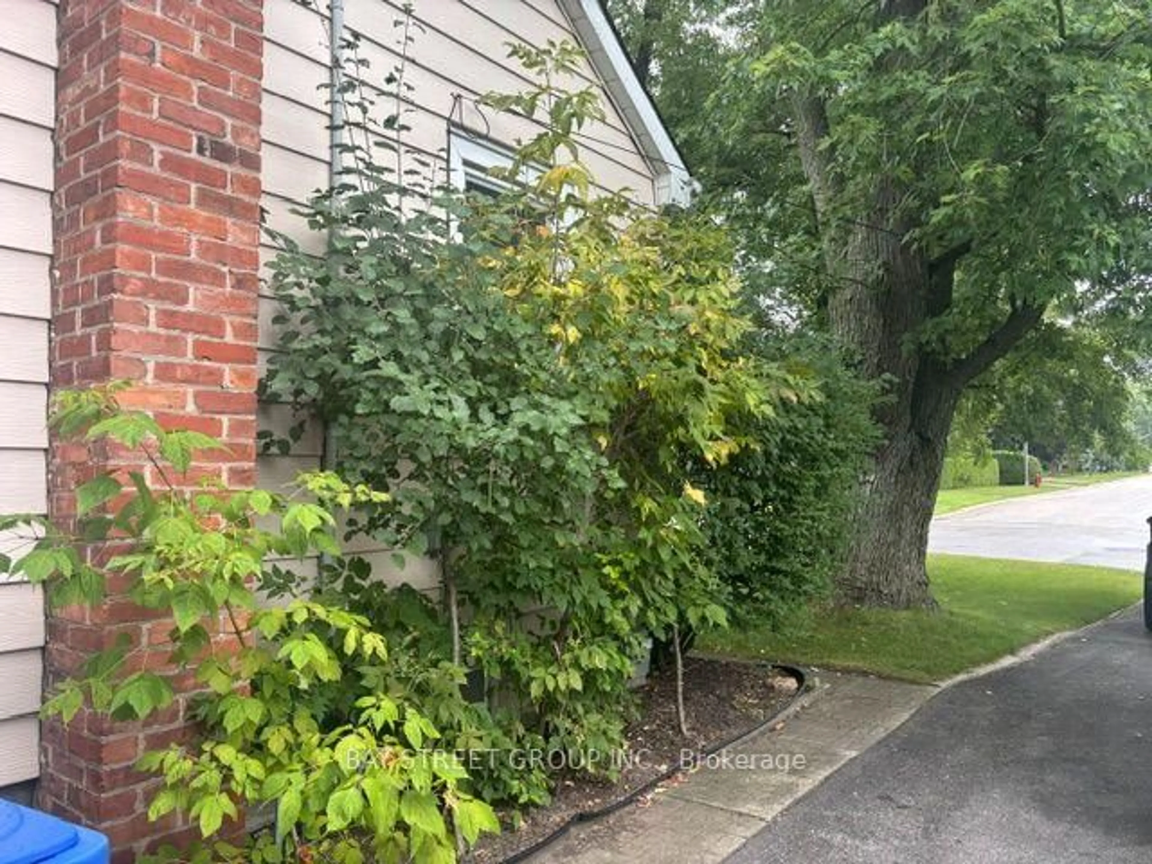Unknown for 320 Stewart St, Newmarket Ontario L3Y 3M6