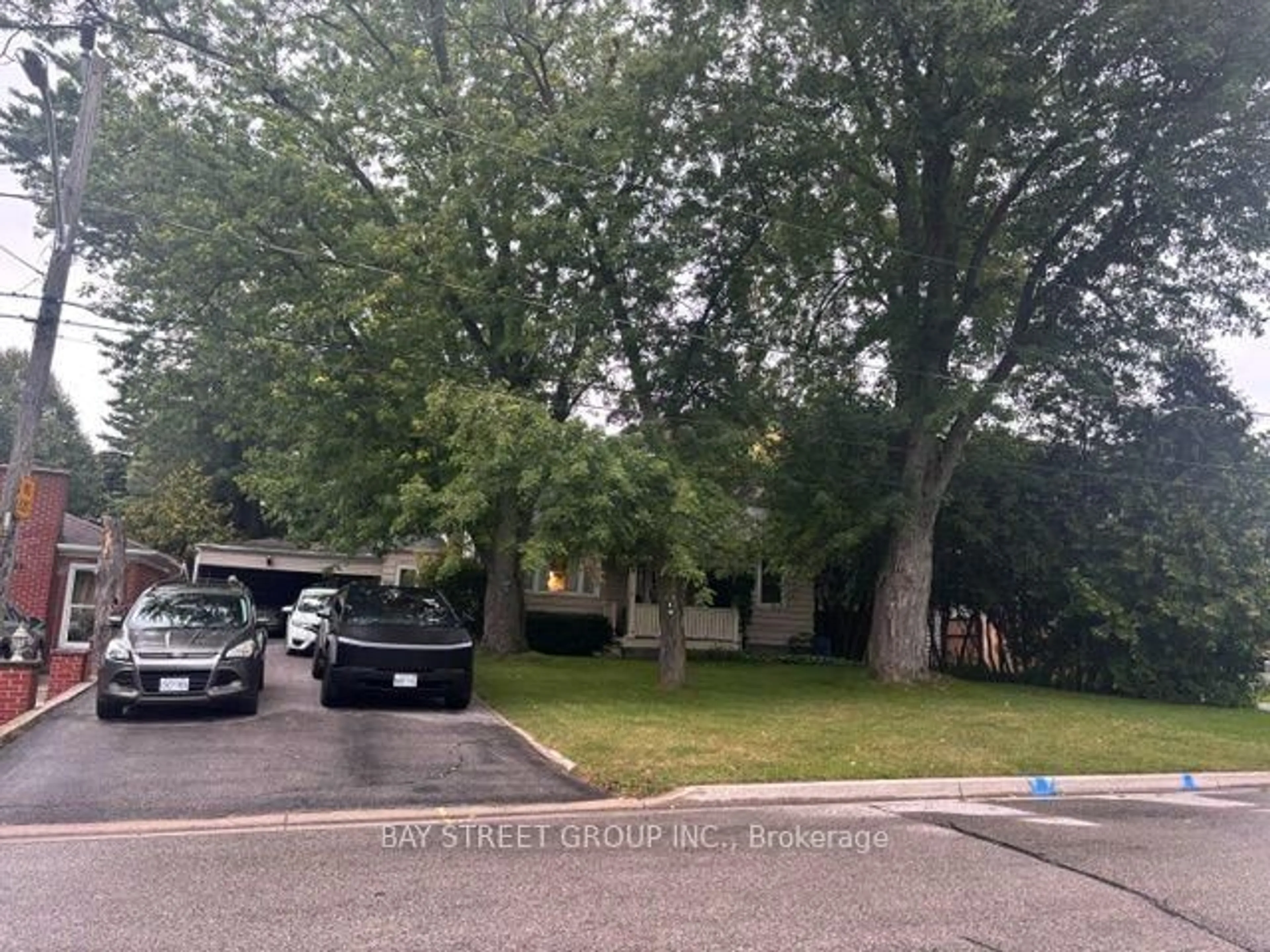 Unknown for 320 Stewart St, Newmarket Ontario L3Y 3M6