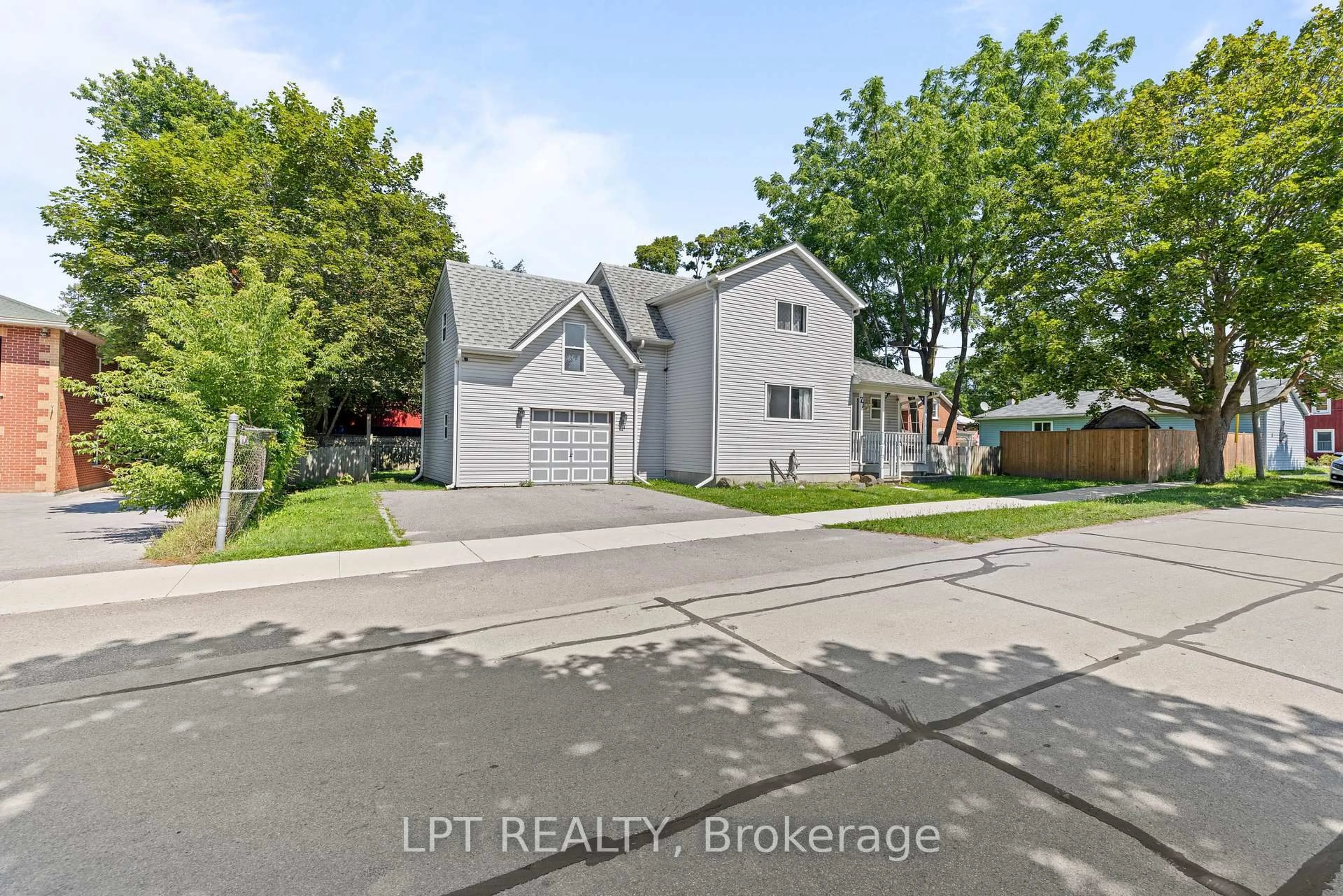 A pic from outside/outdoor area/front of a property/back of a property/a pic from drone, street for 77 Munro St West St, Brock Ontario L0E 1E0