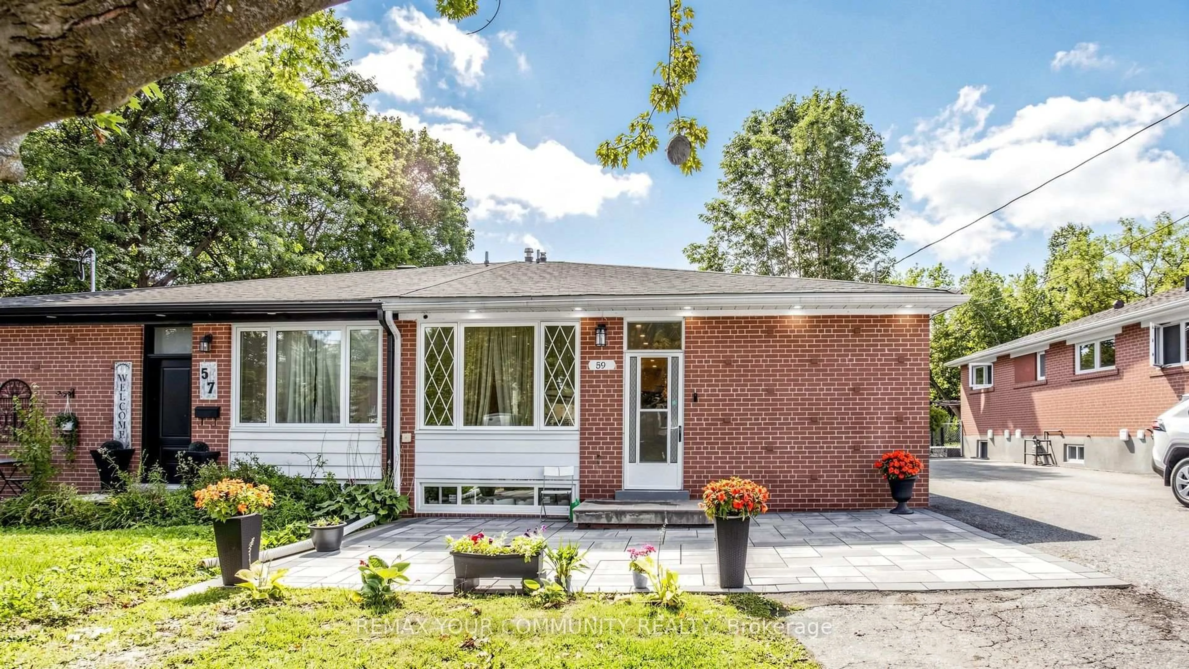 Home with brick exterior material, street for 59 Davis Rd, Aurora Ontario L4G 2B4