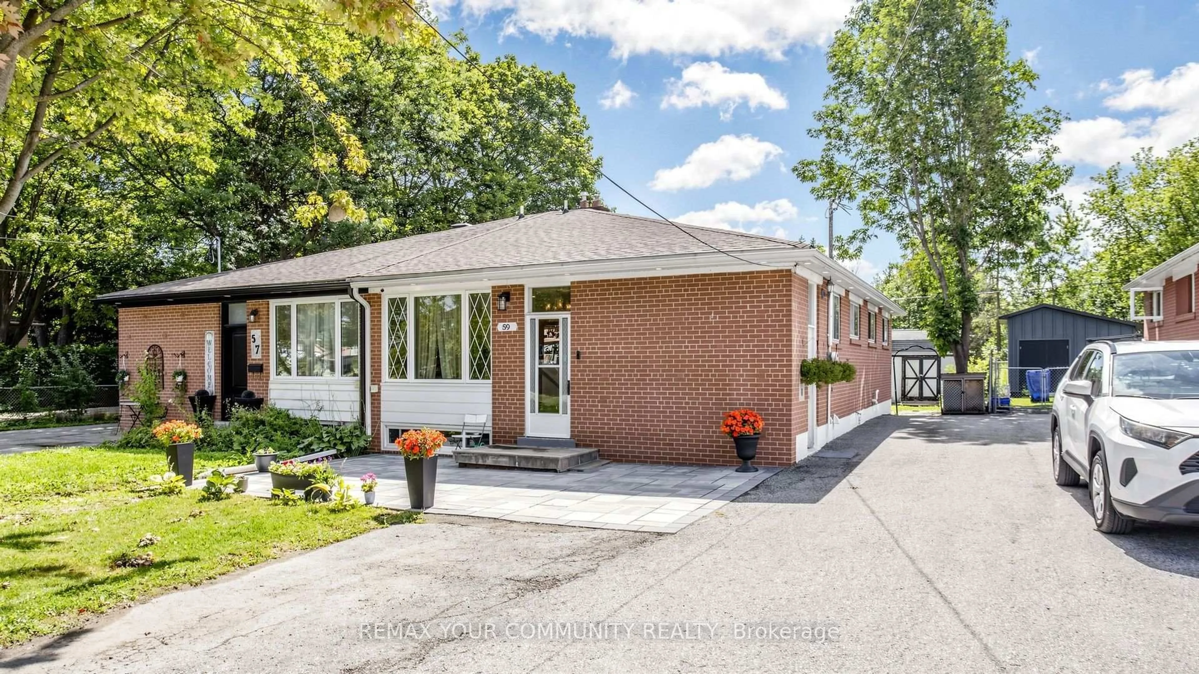 Home with brick exterior material, street for 59 Davis Rd, Aurora Ontario L4G 2B4