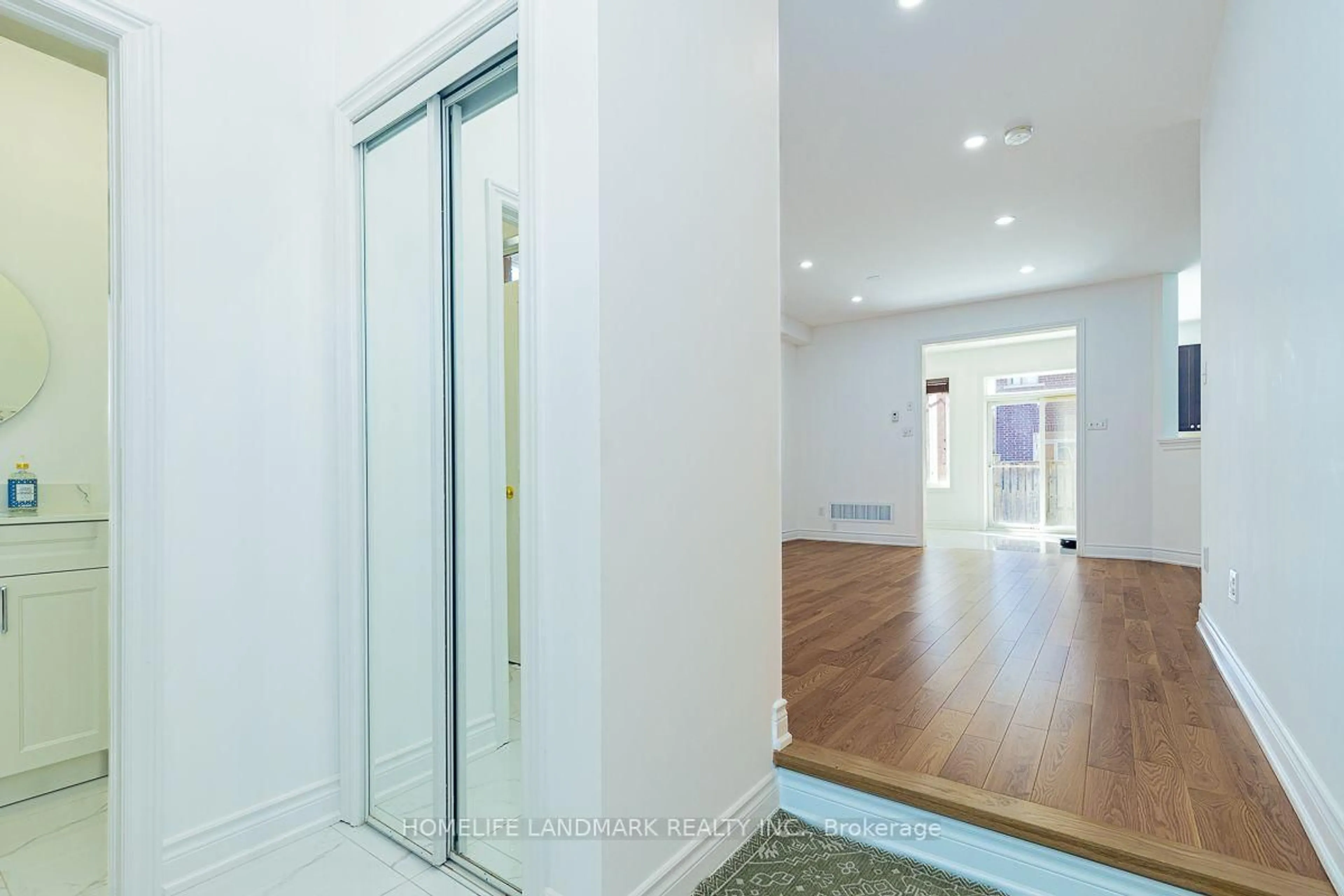 Indoor foyer for 15 Chokecherry Cres, Markham Ontario L6E 0J5