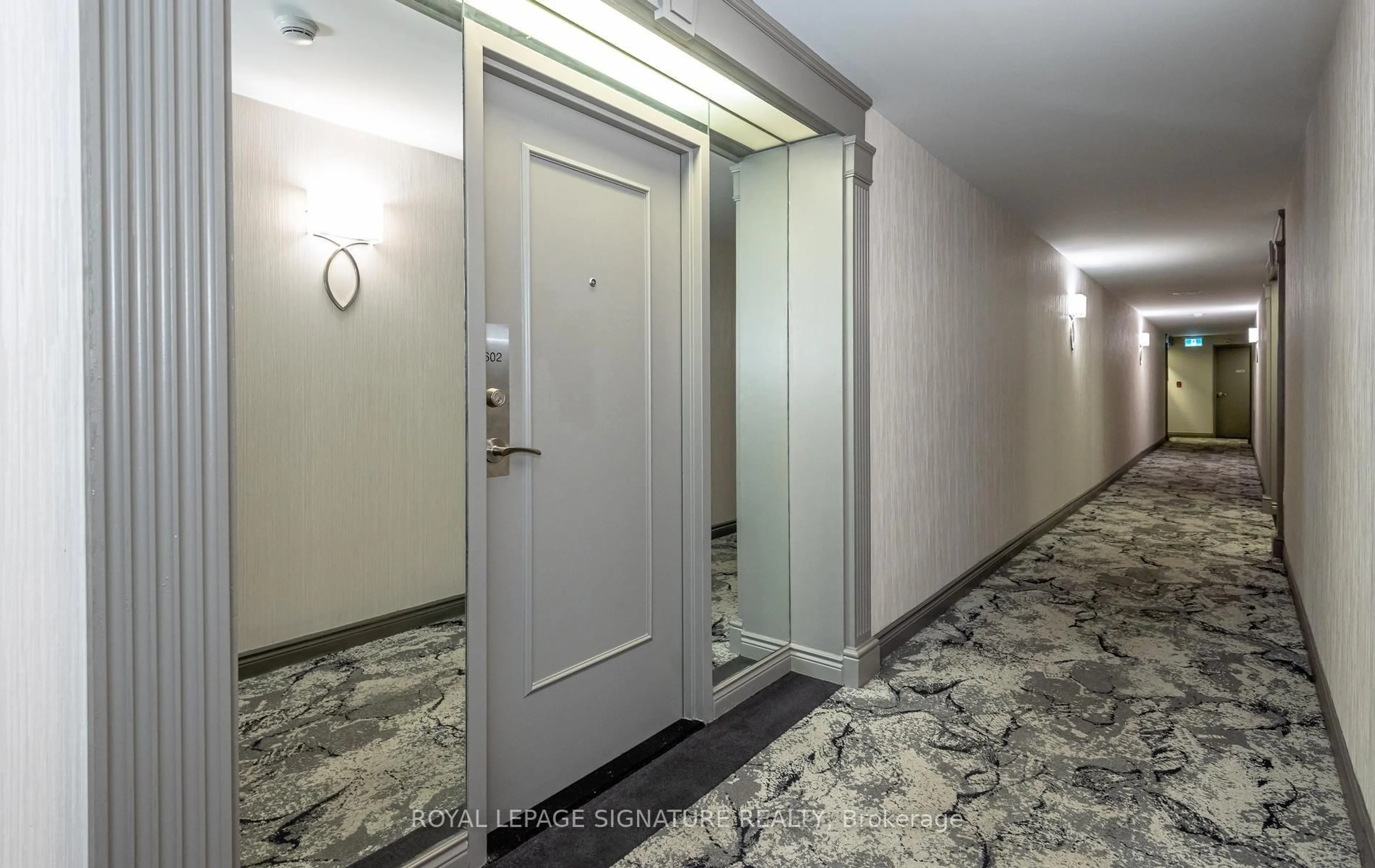 Indoor foyer for 7300 Yonge St #602, Vaughan Ontario L4J 7Y5