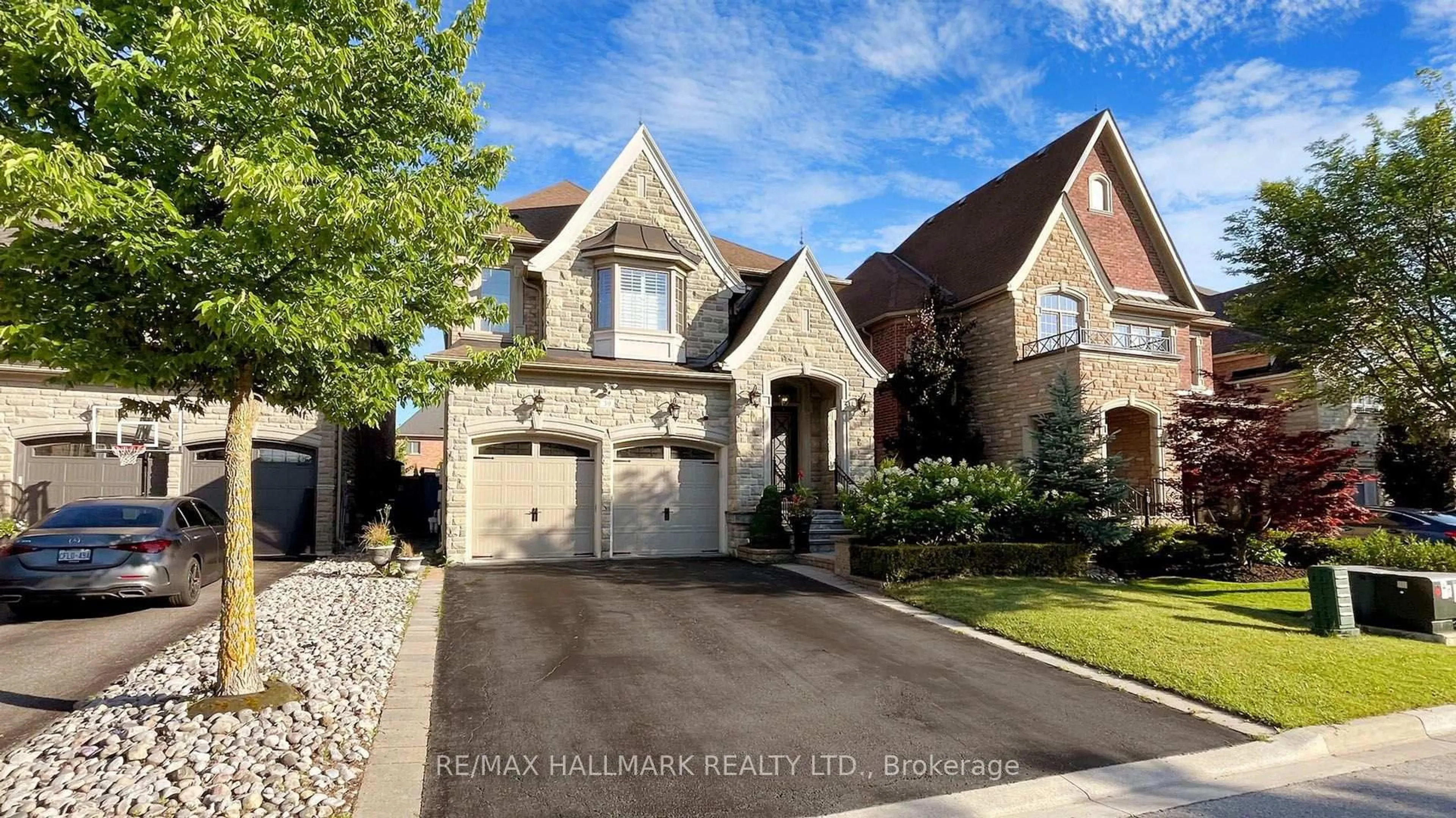 Home with brick exterior material, street for 39 Lilly Valley Cres, King Ontario L7B 0B5