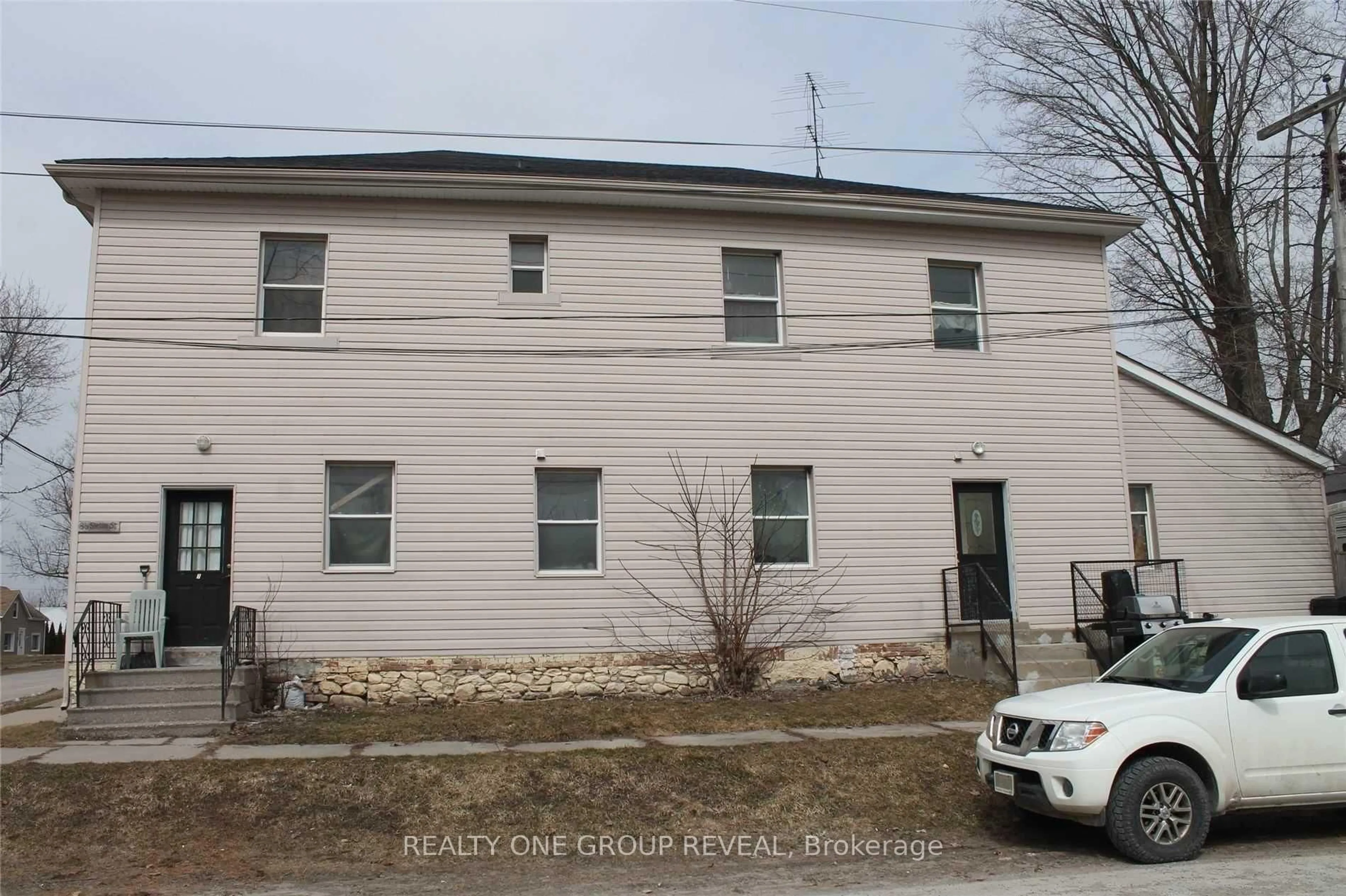 A pic from outside/outdoor area/front of a property/back of a property/a pic from drone, building for 36 Shedden St, Brock Ontario L0E 1E0