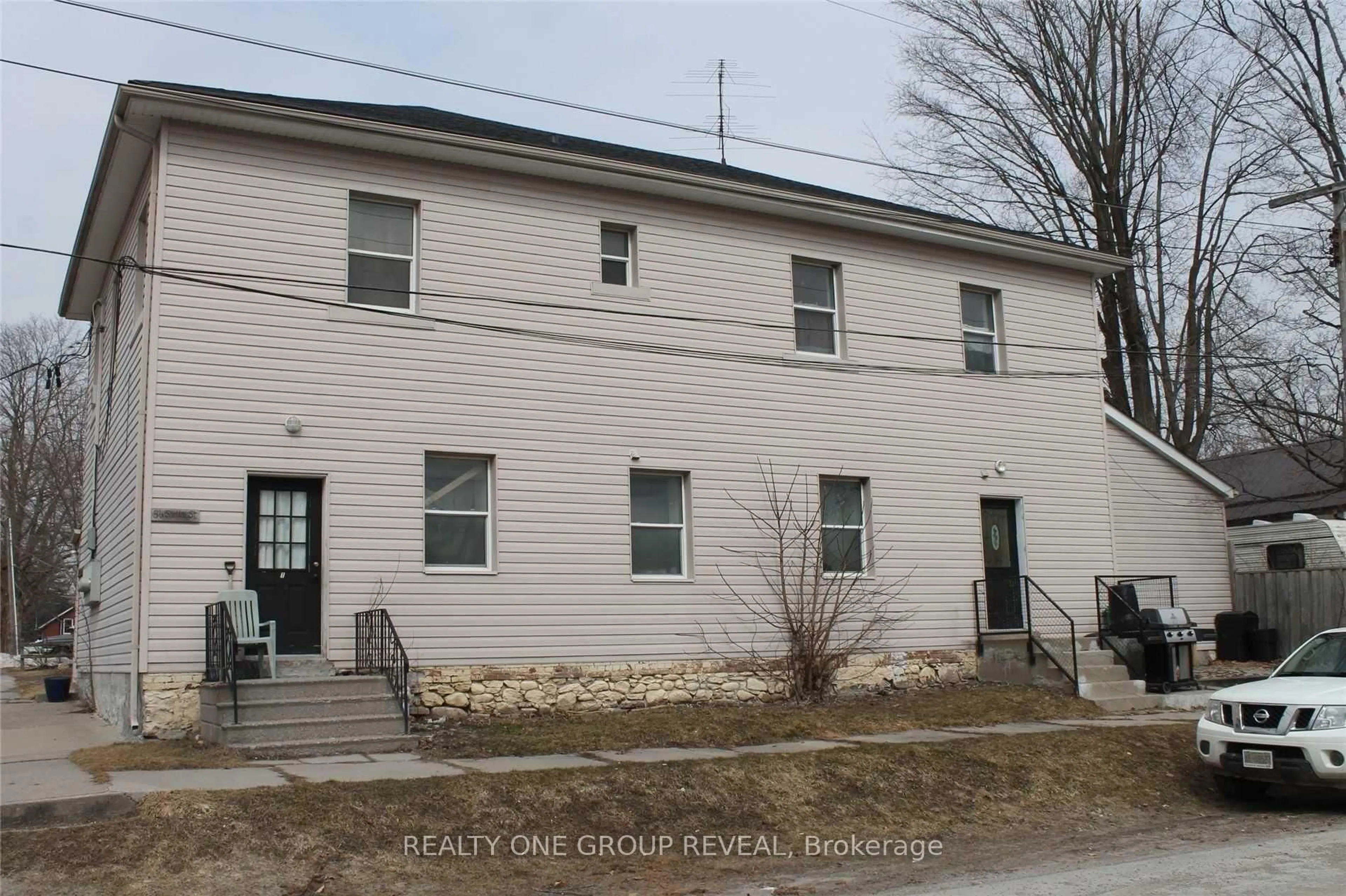 A pic from outside/outdoor area/front of a property/back of a property/a pic from drone, building for 36 Shedden St, Brock Ontario L0E 1E0