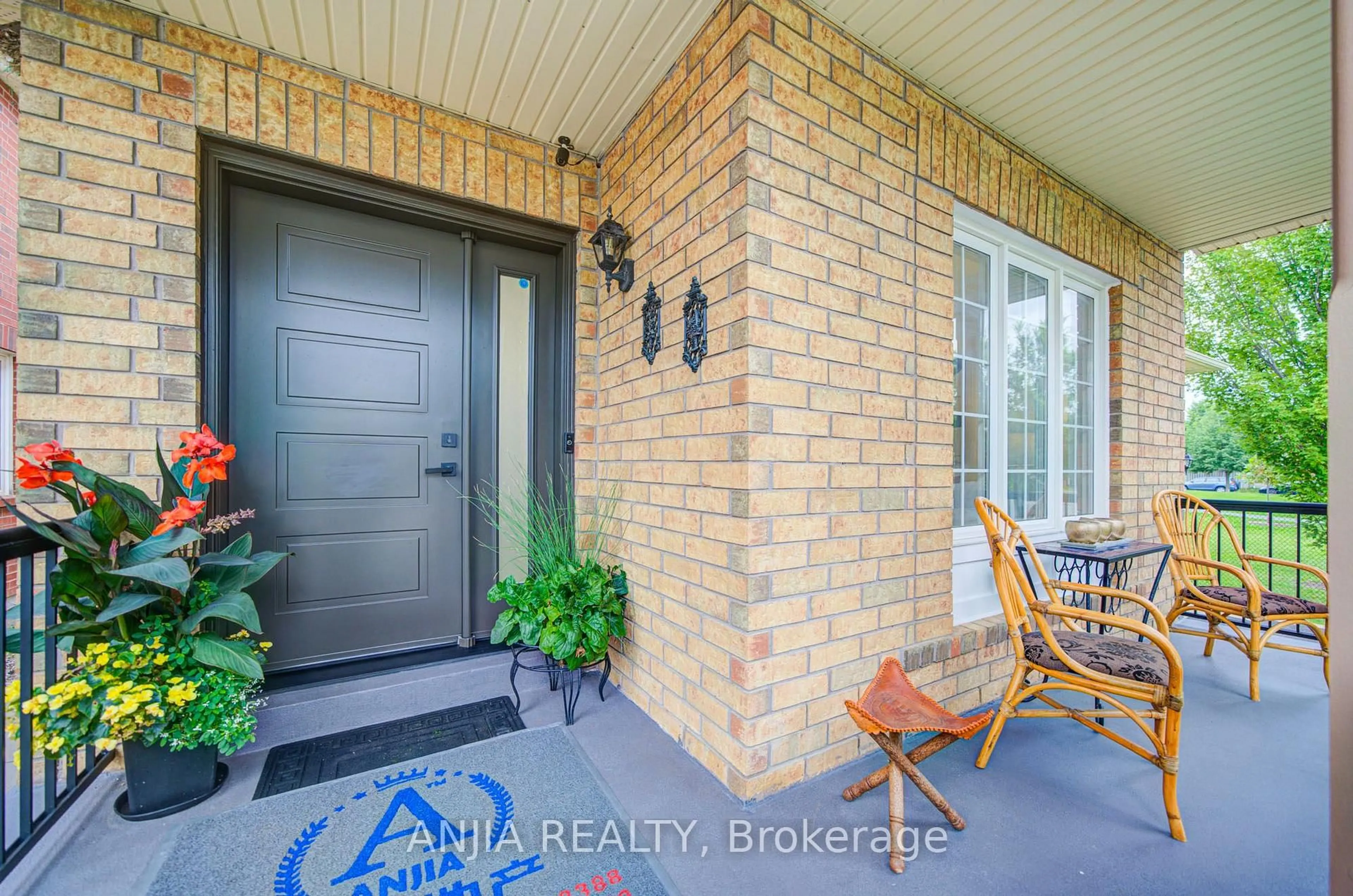 Indoor entryway for 203 Fred Mclaren Blvd, Markham Ontario L6E 1H2