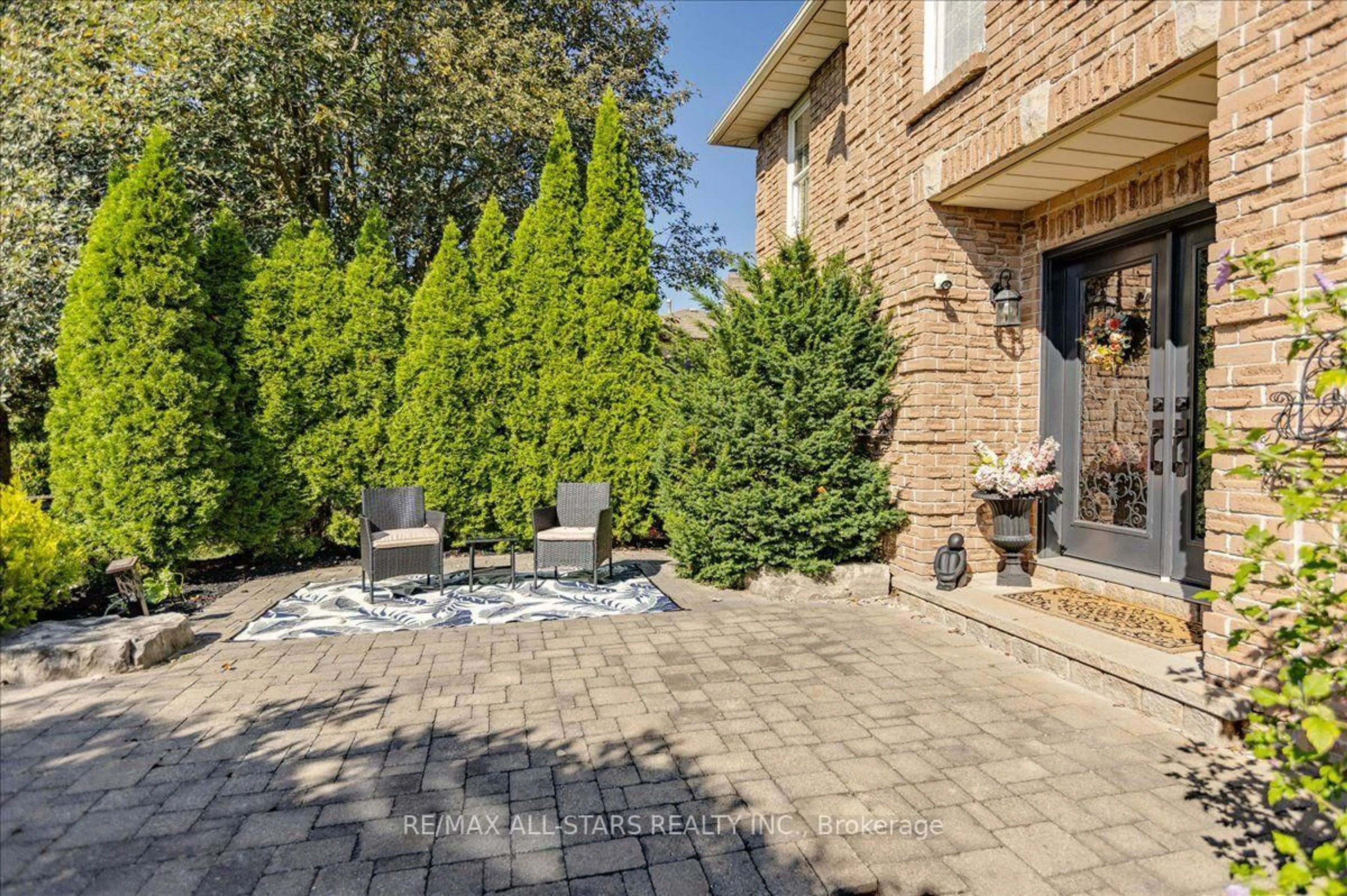 Patio, street for 1824 Mount Albert Sdrd, East Gwillimbury Ontario L0G 1V0