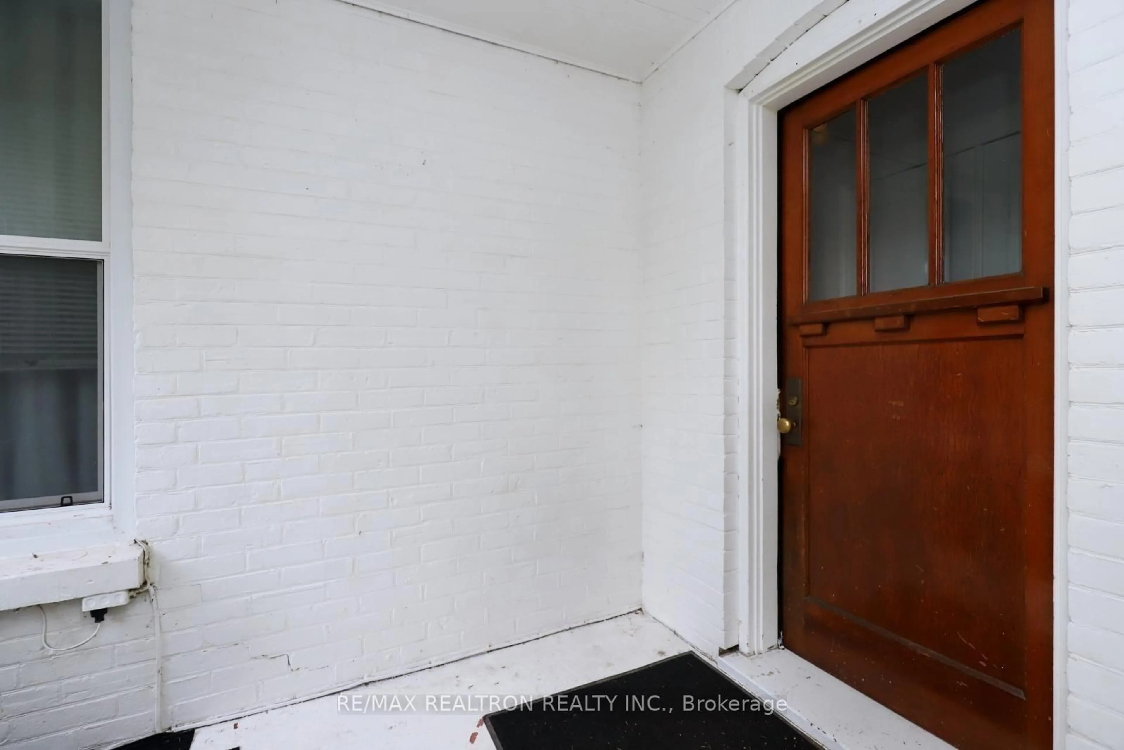 Unknown for 18-20 Reuben St, Aurora Ontario L4G 2M2