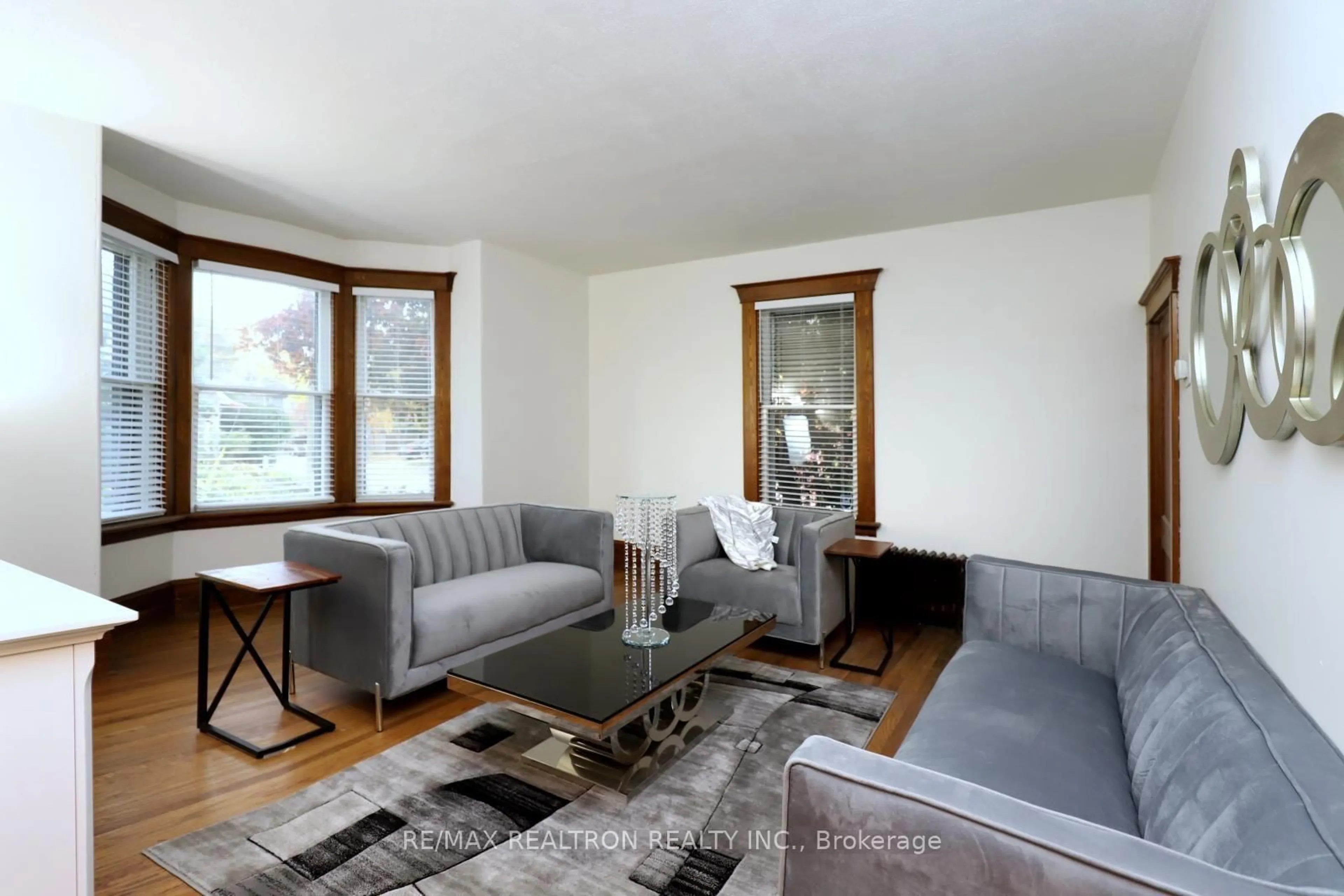 Living room with furniture, unknown for 18-20 Reuben St, Aurora Ontario L4G 2M2