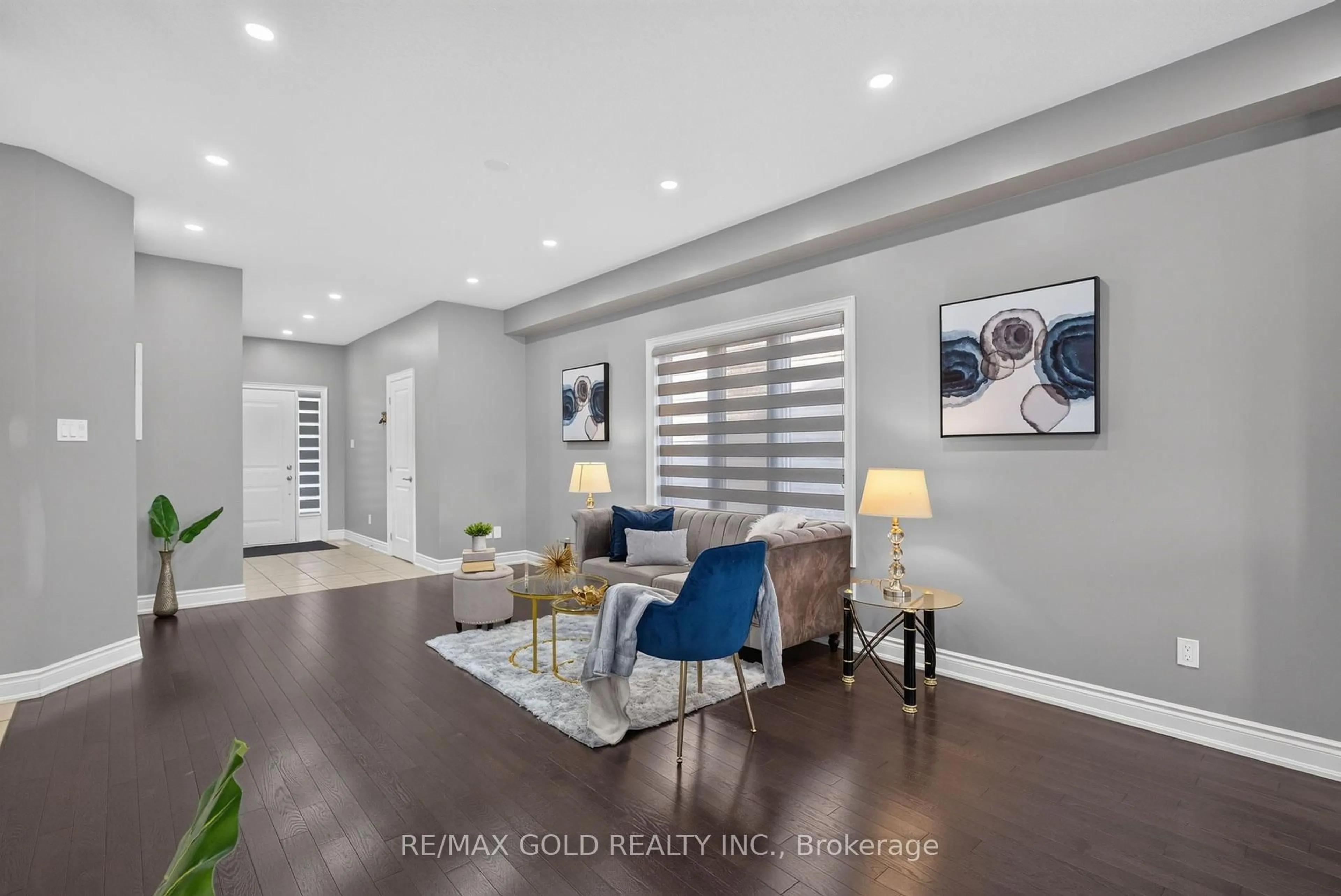Indoor entryway for 11 Jones St, New Tecumseth Ontario L9R 0C1