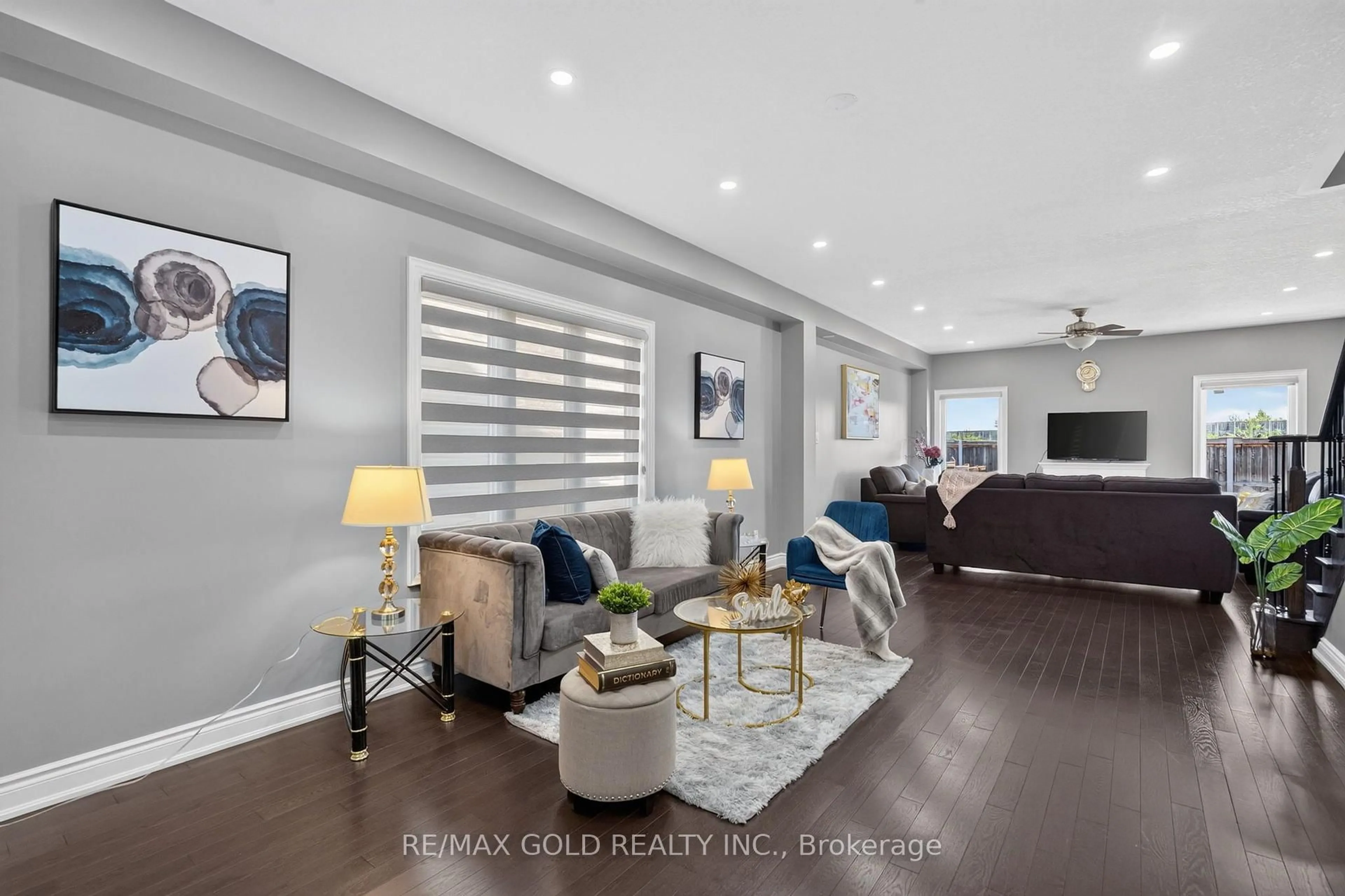 Living room with furniture, unknown for 11 Jones St, New Tecumseth Ontario L9R 0C1