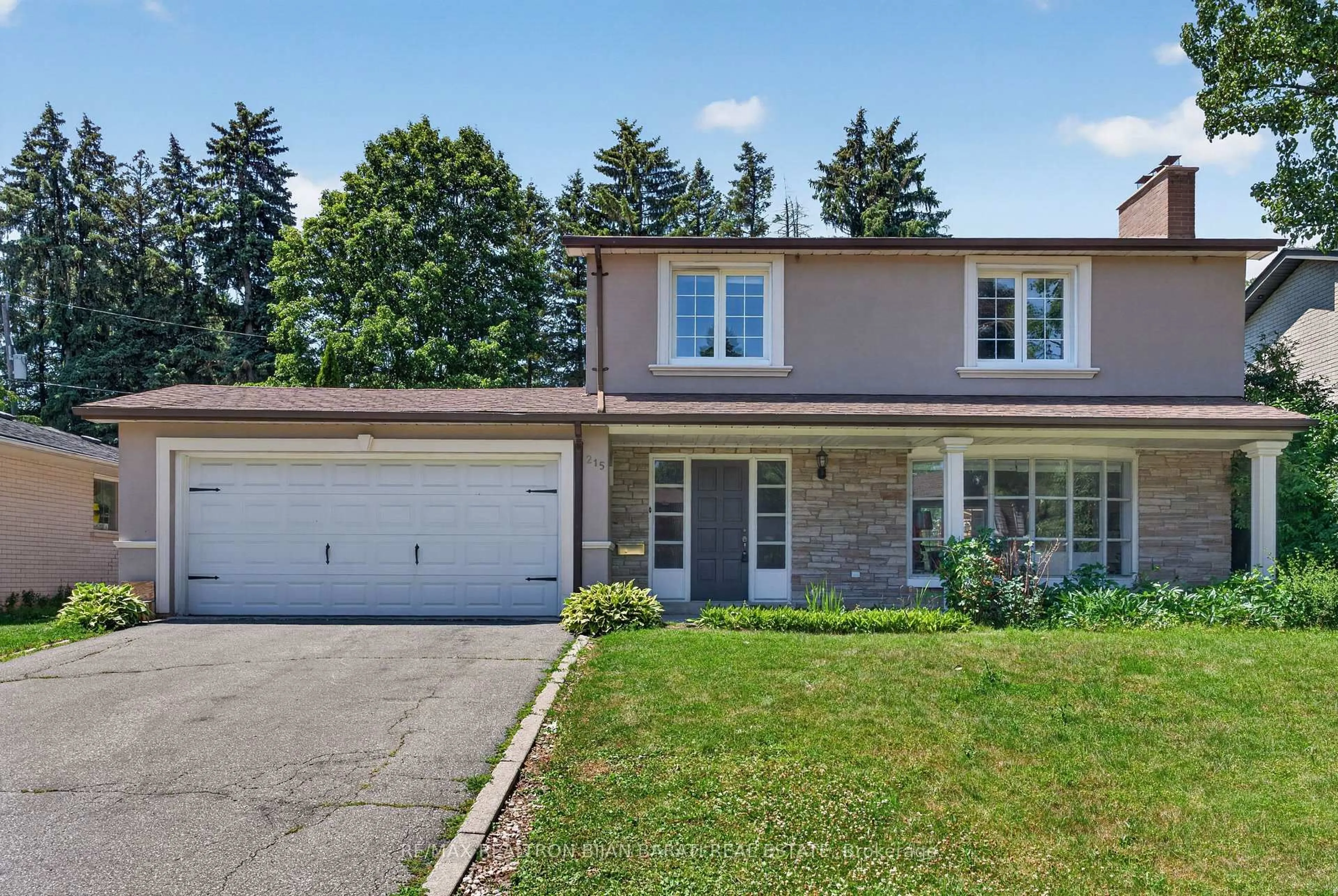 Home with vinyl exterior material, street for 215 Grandview Ave, Markham Ontario L3T 1J3