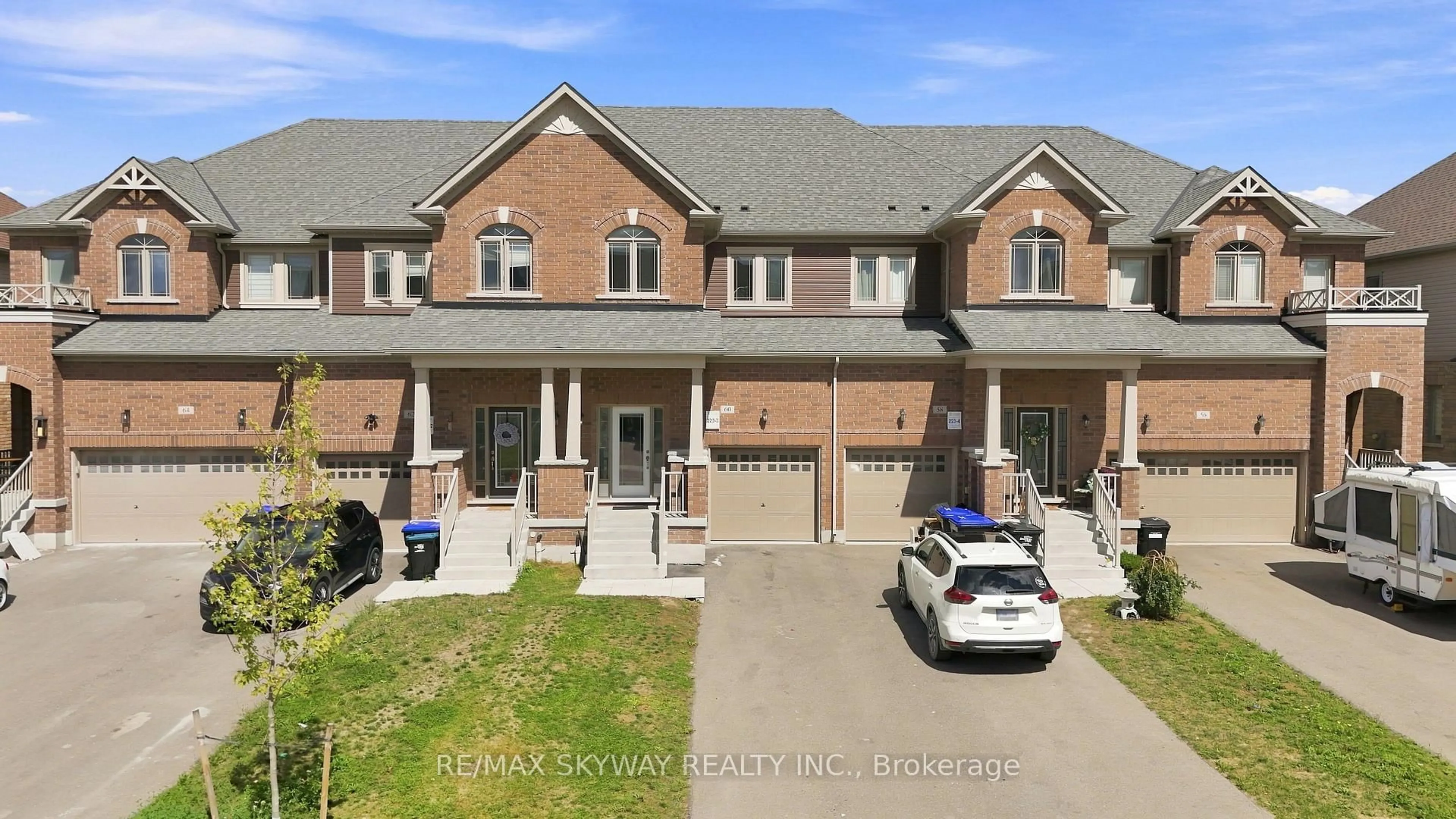 A pic from outside/outdoor area/front of a property/back of a property/a pic from drone, street for 60 Lorne Thomas Pl, New Tecumseth Ontario L9R 0T6