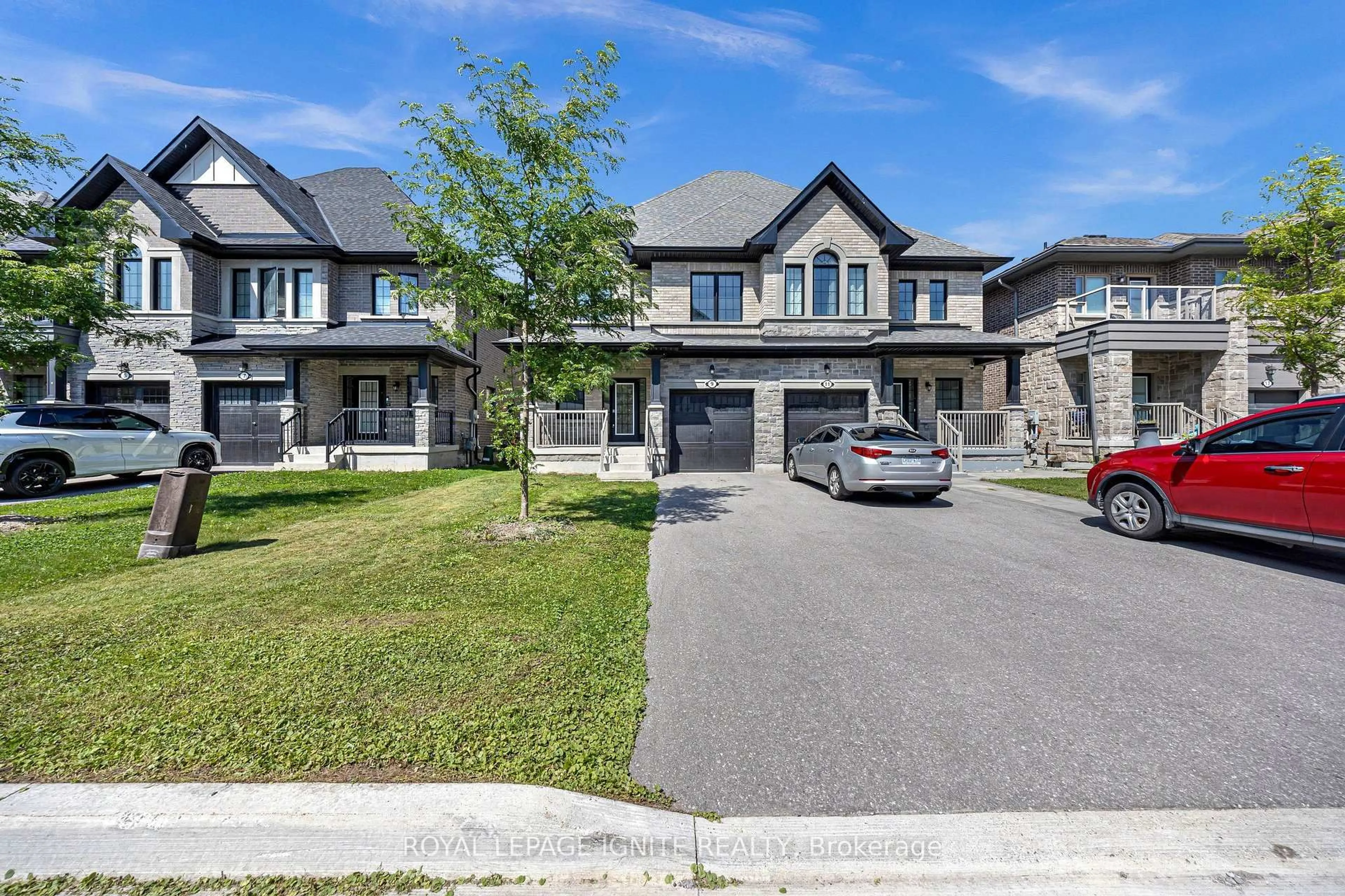 A pic from outside/outdoor area/front of a property/back of a property/a pic from drone, street for 9 Alan Williams Tr, Uxbridge Ontario L9P 0R5