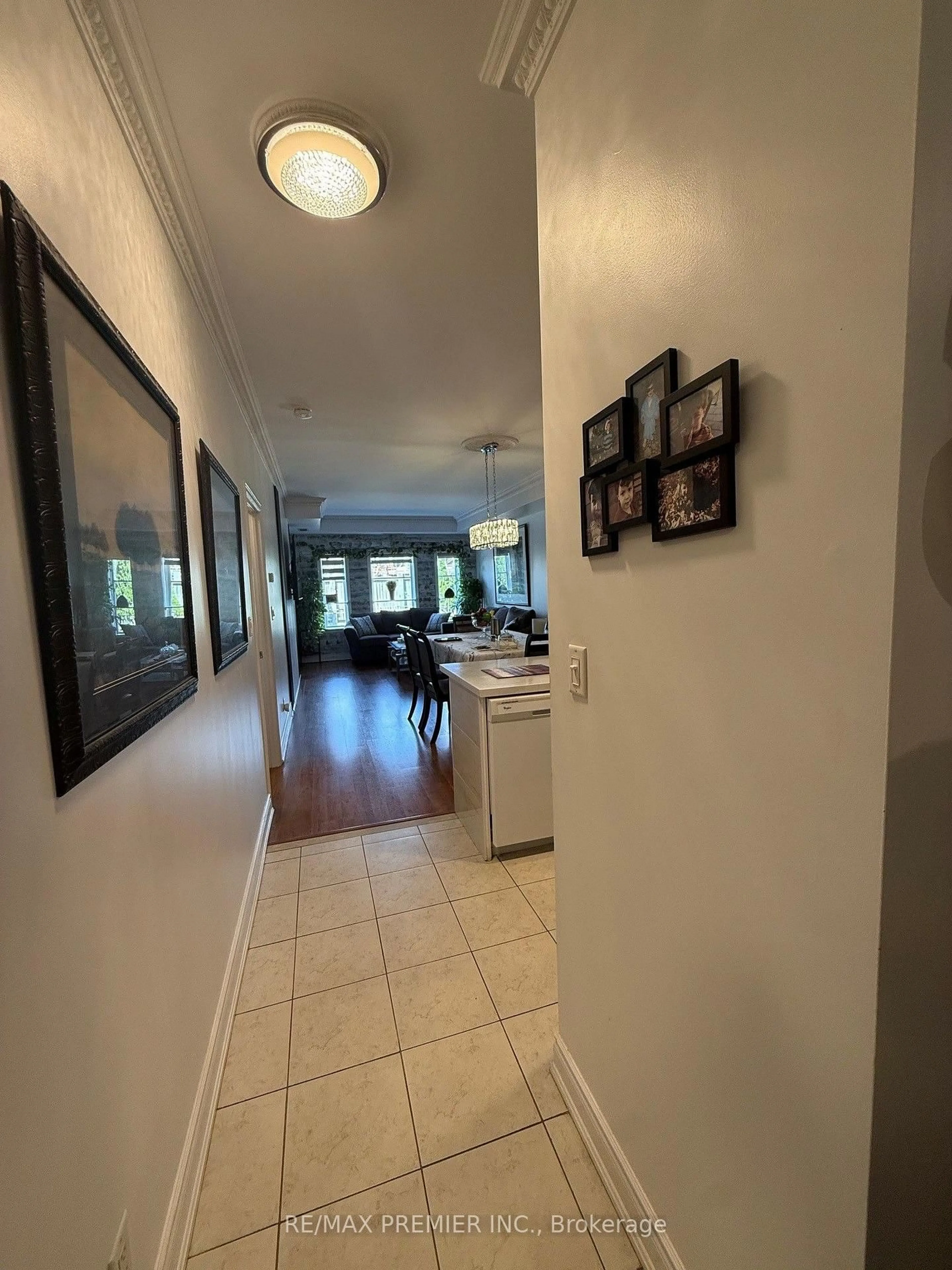 Indoor foyer for 9901 Keele St #102, Vaughan Ontario L6A 0A1
