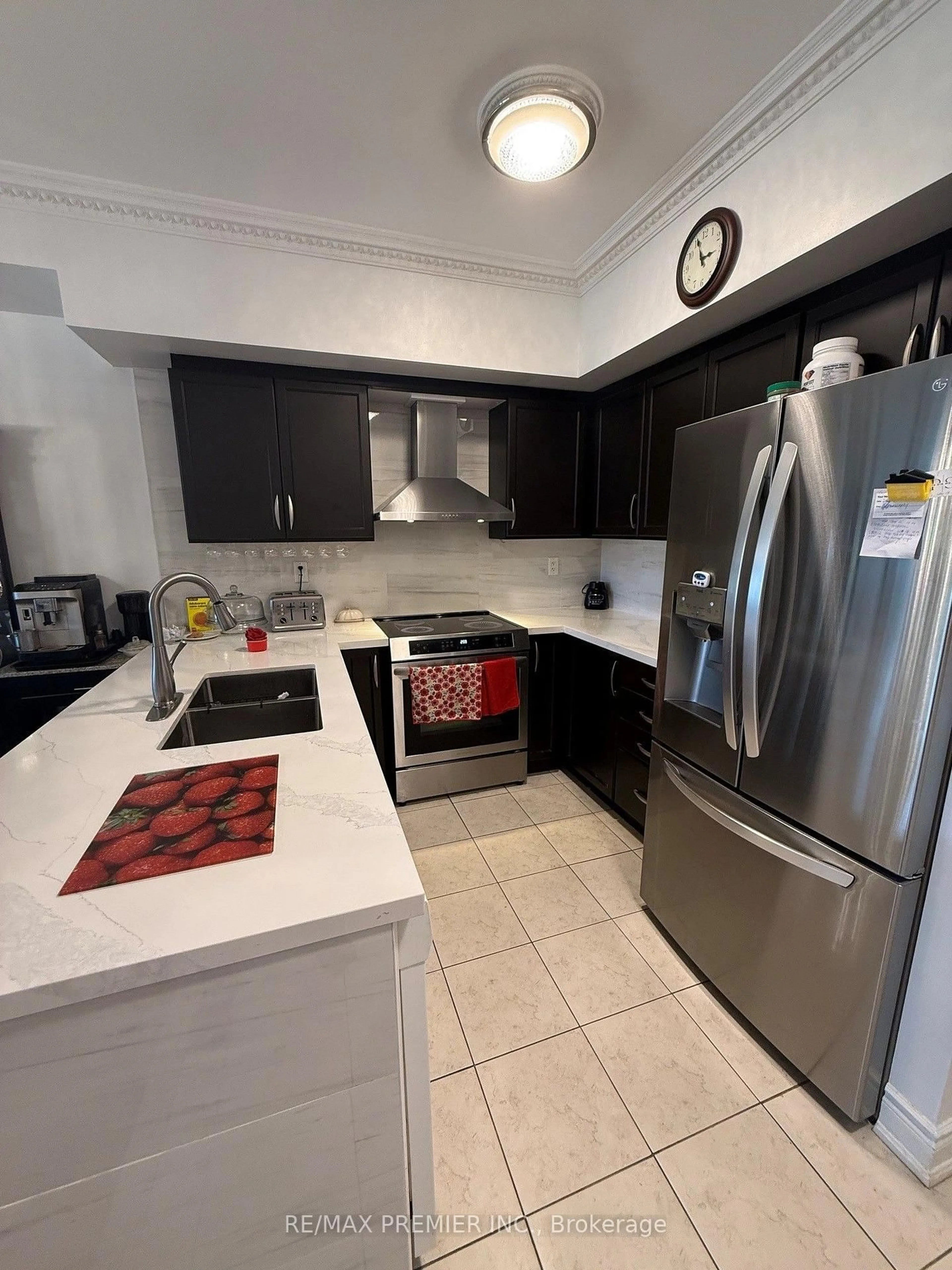 Standard kitchen, unknown for 9901 Keele St #102, Vaughan Ontario L6A 0A1