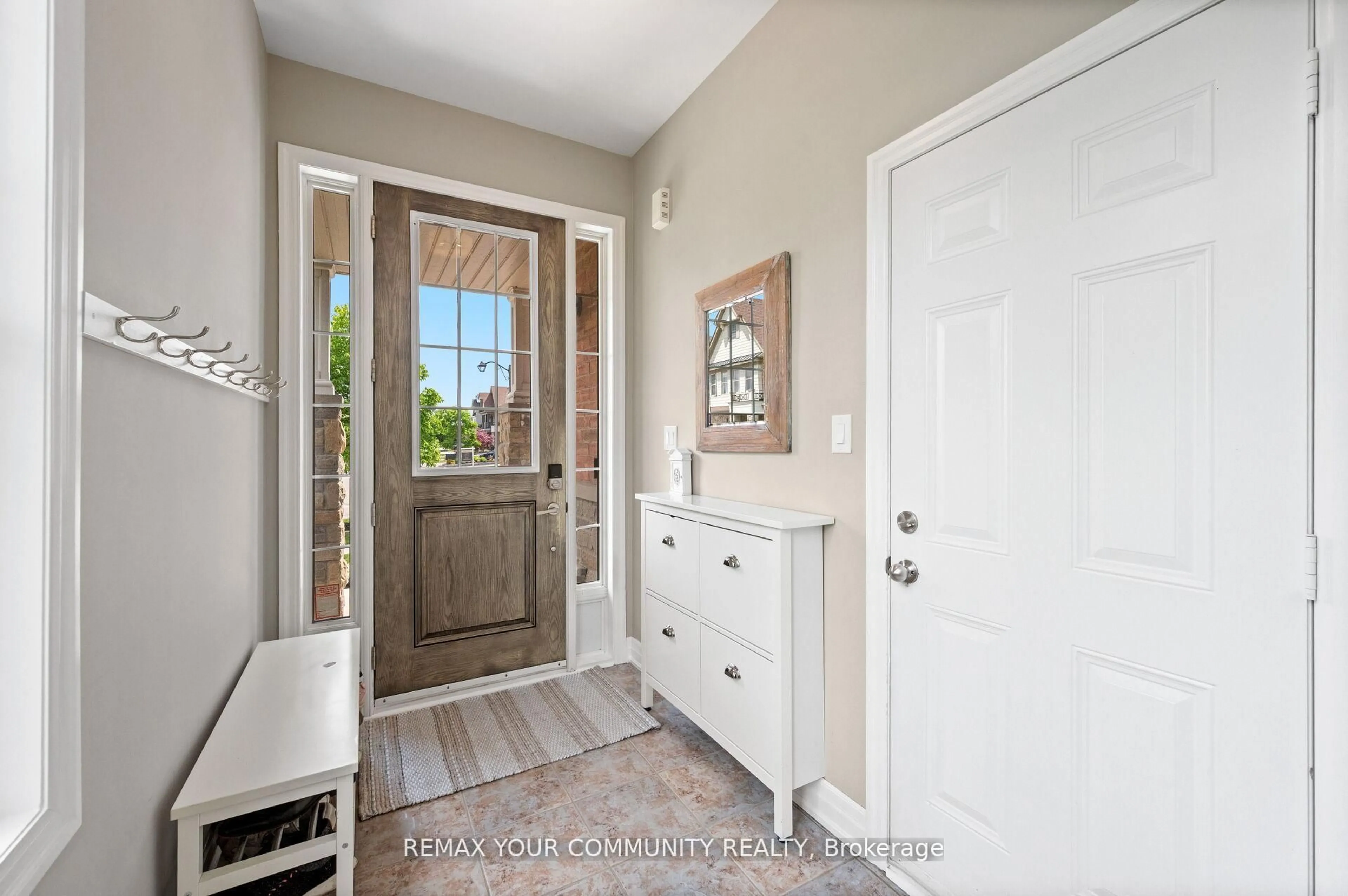 Indoor entryway for 78 Alex Campbell Cres, King Ontario L7B 0C1