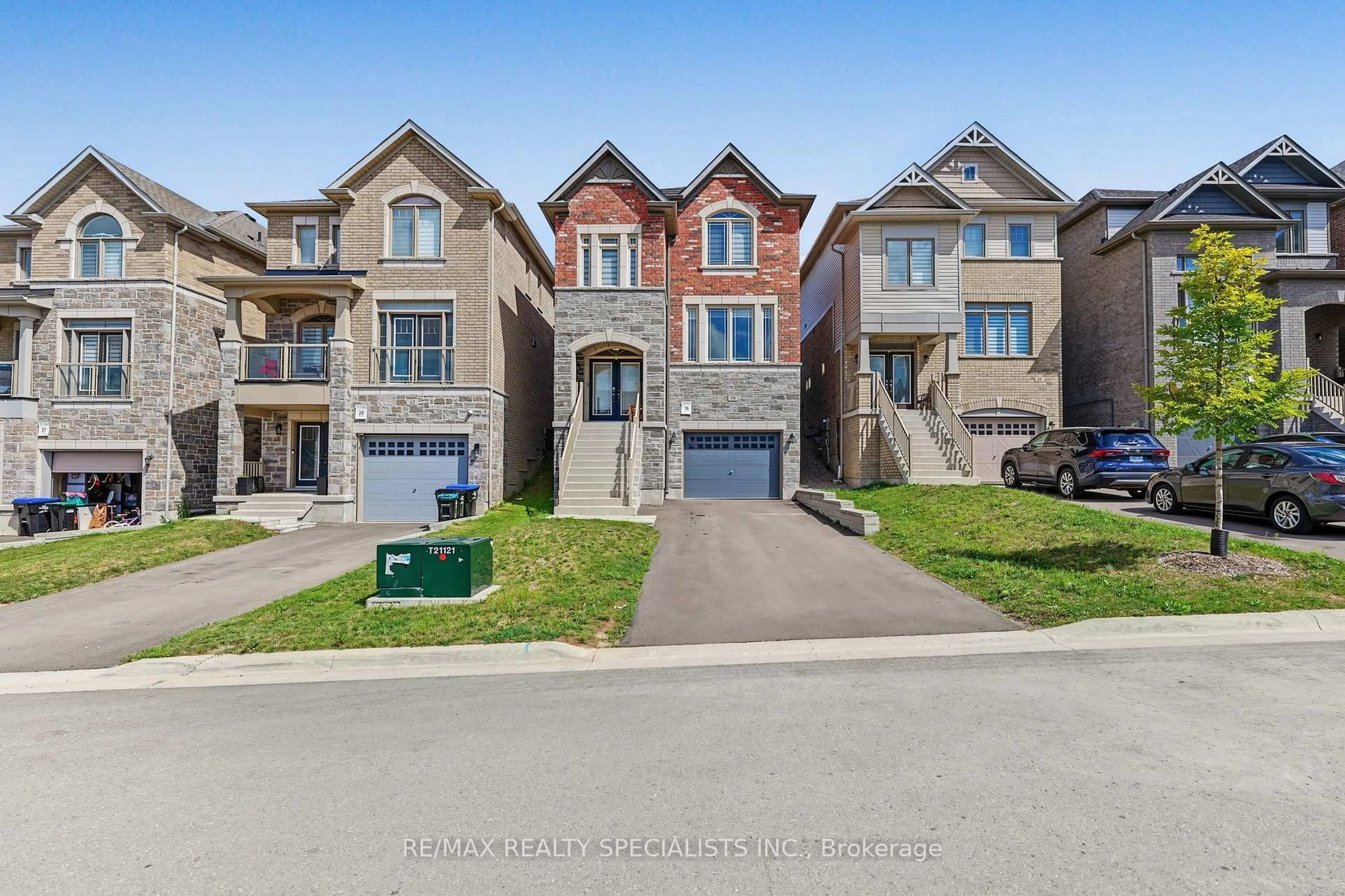 A pic from outside/outdoor area/front of a property/back of a property/a pic from drone, street for 50 Janes Cres, New Tecumseth Ontario L9R 0V9