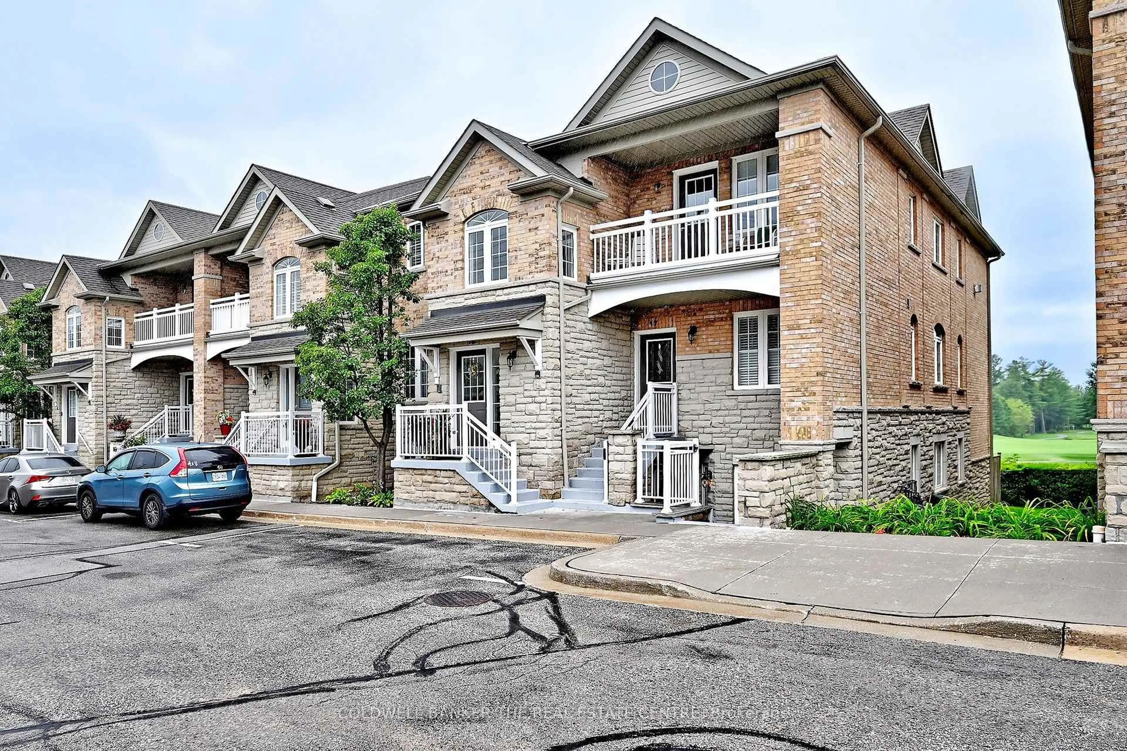 Home with brick exterior material, street for 520 Silken Laumann Dr #16, Newmarket Ontario L3X 2S7