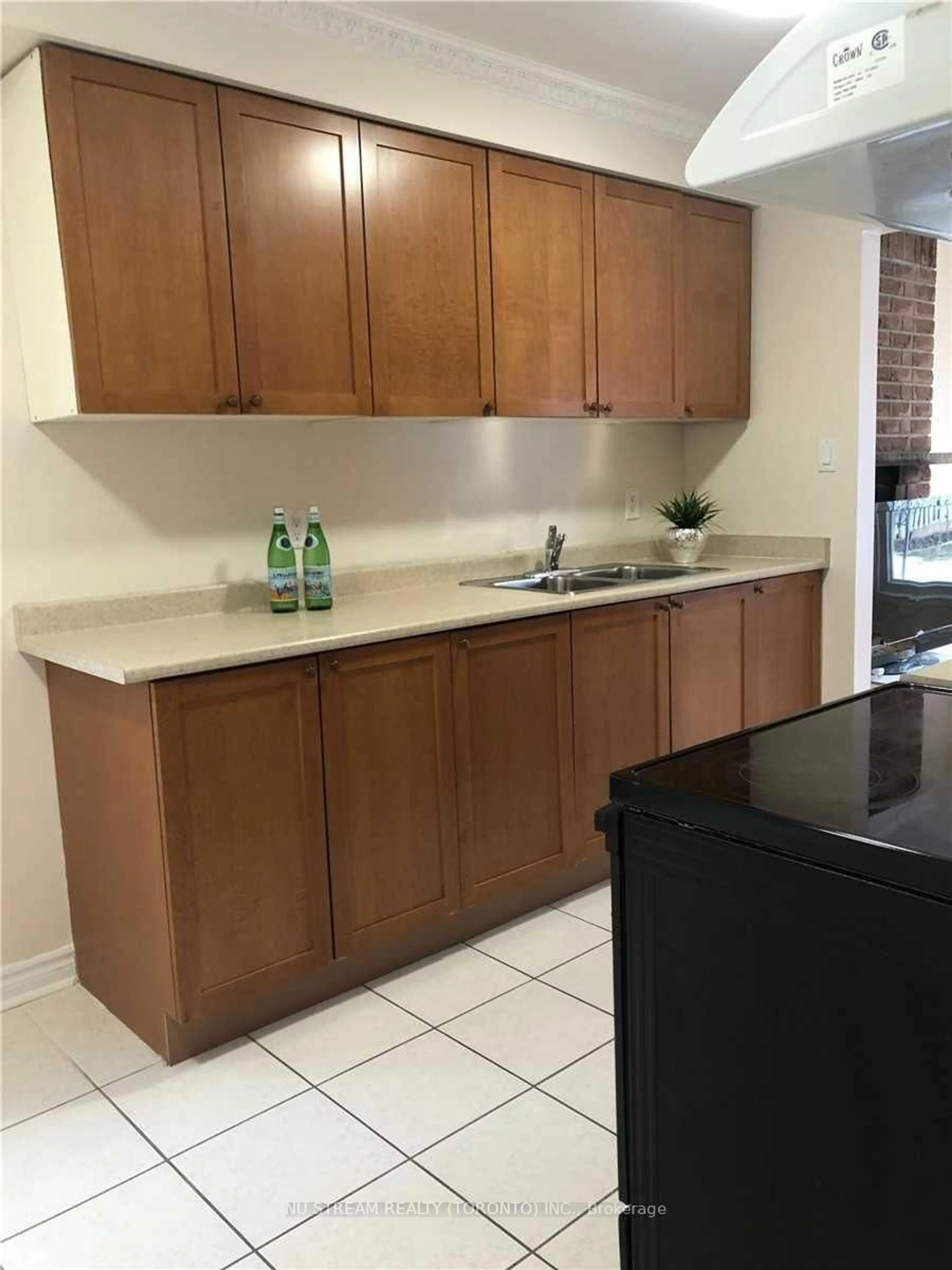 Standard kitchen, ceramic/tile floor for 154 Markville Rd, Markham Ontario L3R 4V6