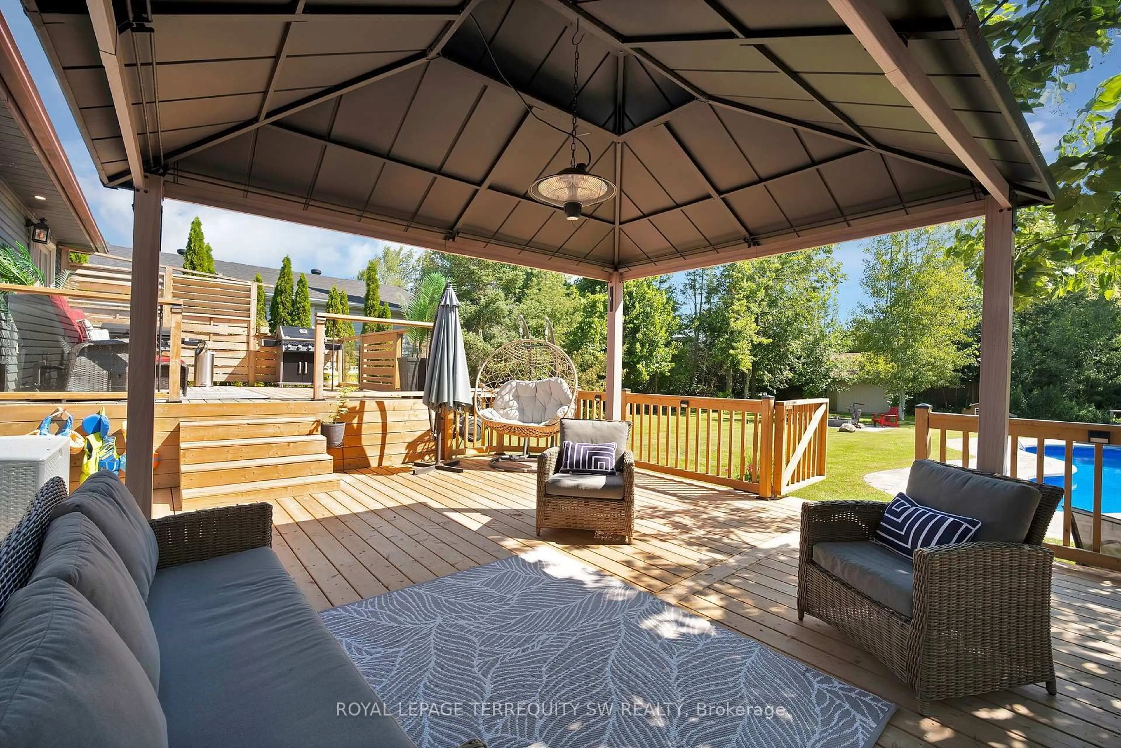 Patio, mountain view for 2249 Willard Ave, Innisfil Ontario L9S 2B8