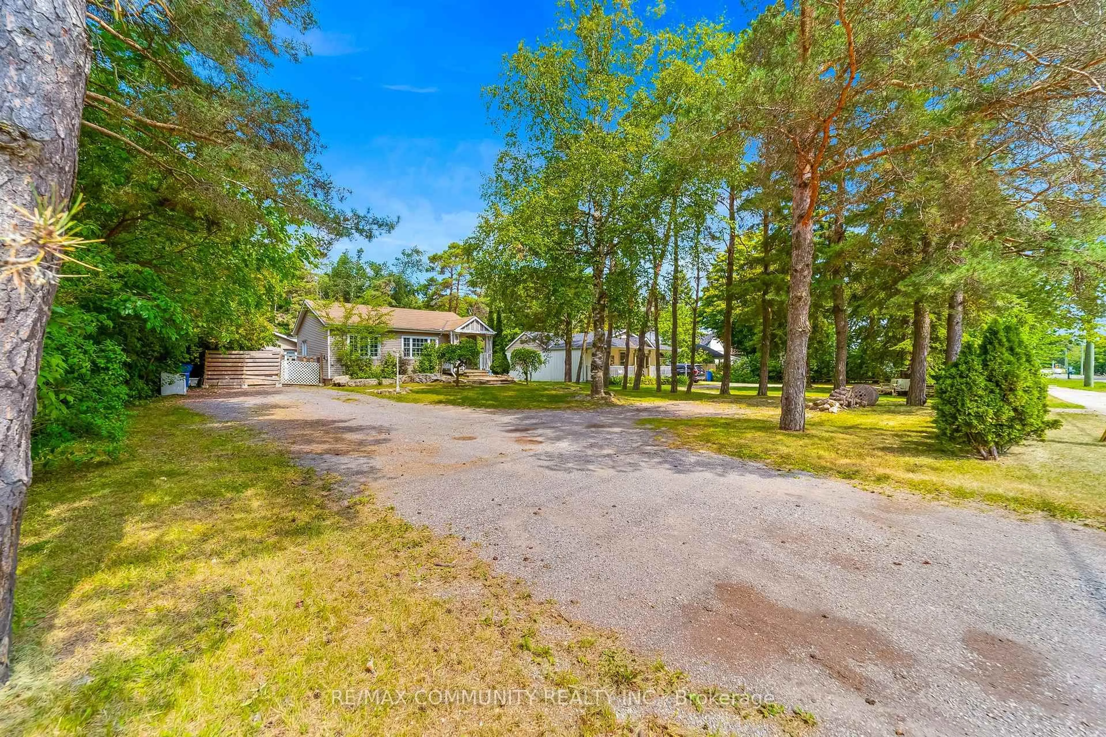 A pic from outside/outdoor area/front of a property/back of a property/a pic from drone, unknown for 5154 Aurora Rd, Whitchurch-Stouffville Ontario L4A 7X4