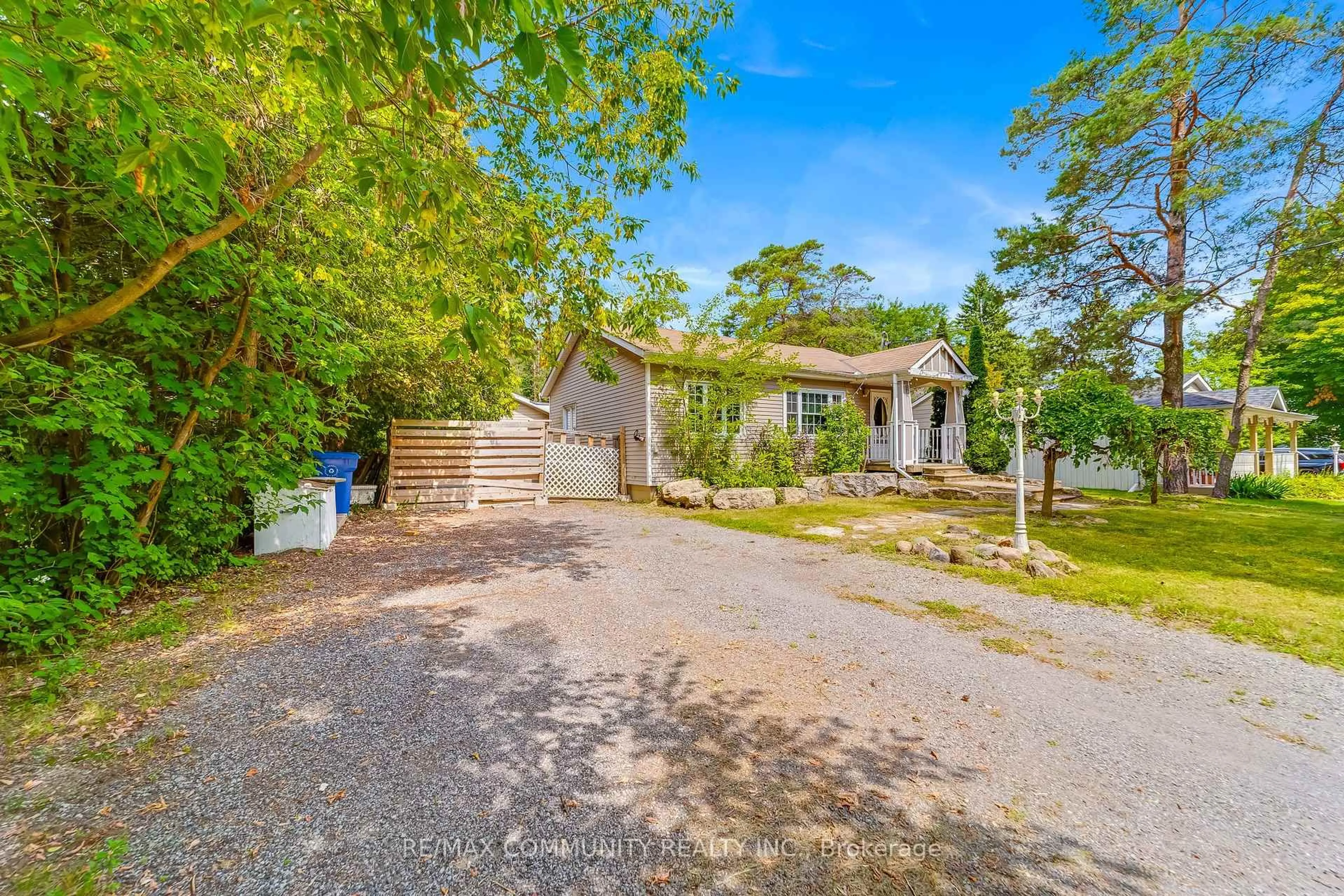 A pic from outside/outdoor area/front of a property/back of a property/a pic from drone, street for 5154 Aurora Rd, Whitchurch-Stouffville Ontario L4A 7X4