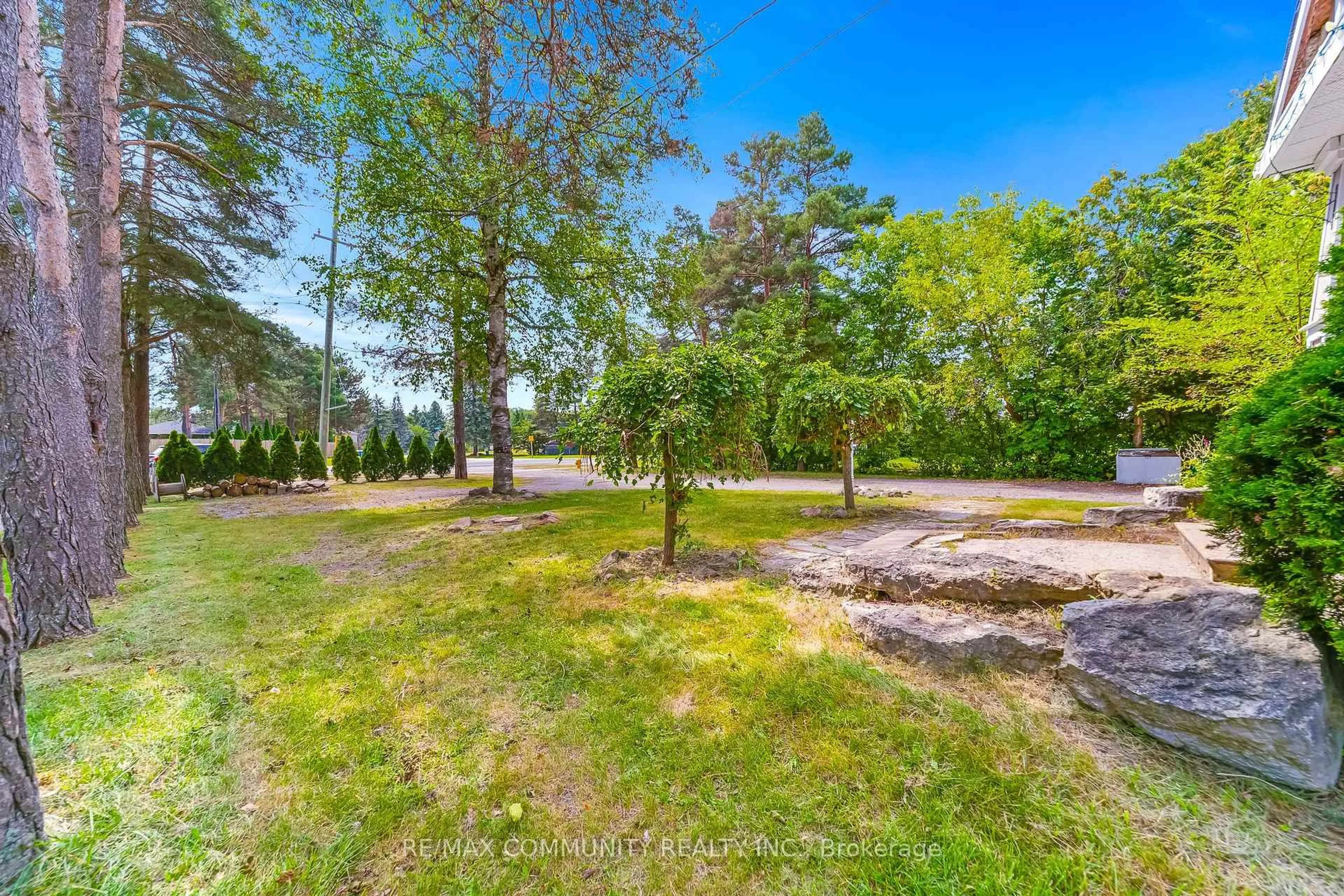 Patio, forest/trees view for 5154 Aurora Rd, Whitchurch-Stouffville Ontario L4A 7X4