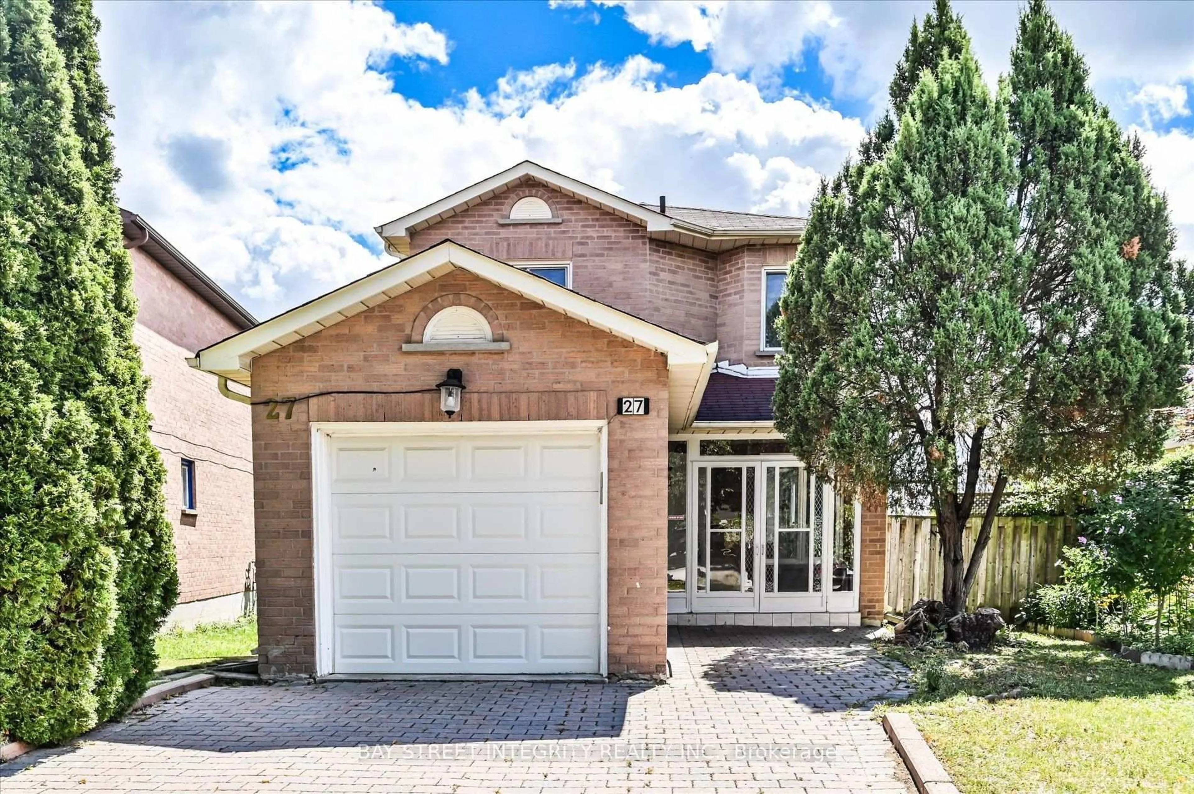 Home with brick exterior material, street for 27 Samantha Circ, Richmond Hill Ontario L4B 2R7