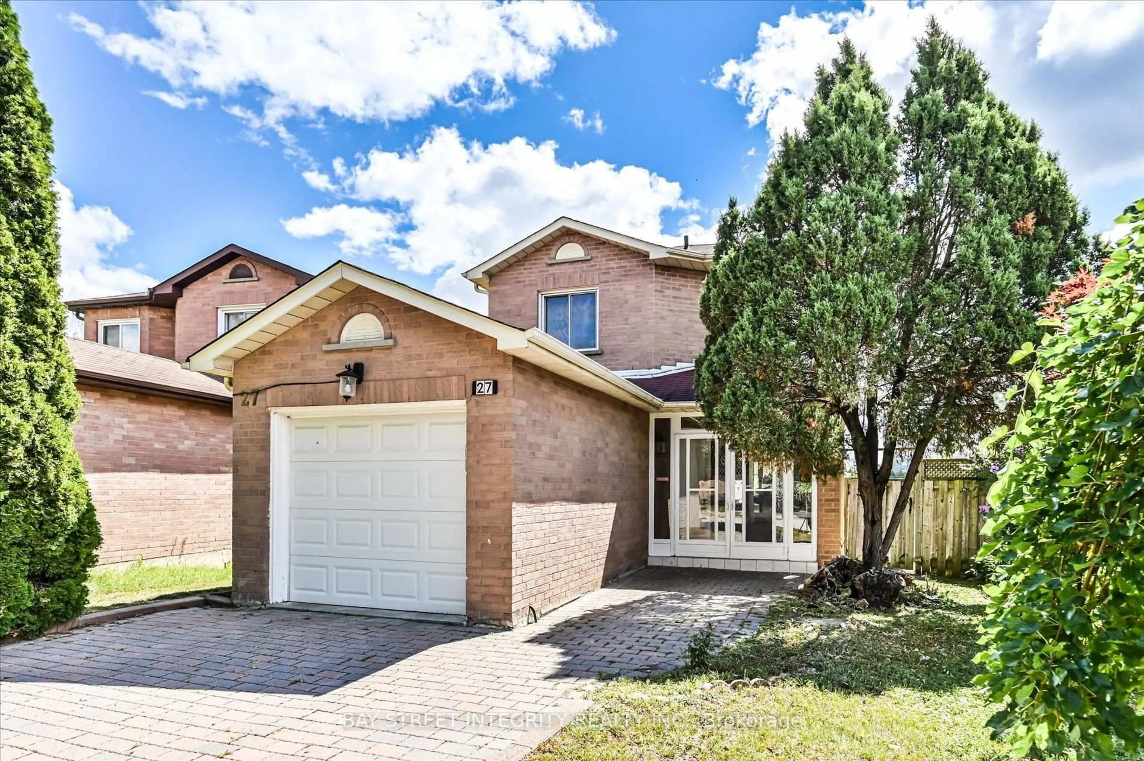 Home with brick exterior material, street for 27 Samantha Circ, Richmond Hill Ontario L4B 2R7