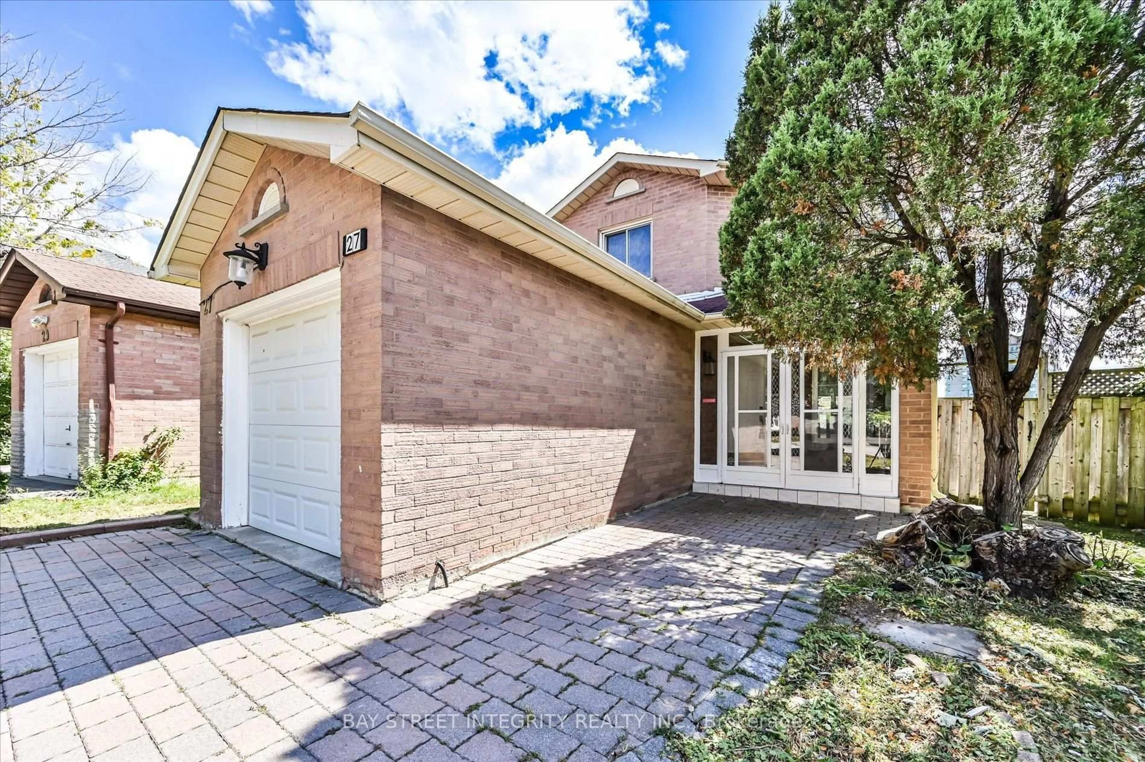 Home with brick exterior material, street for 27 Samantha Circ, Richmond Hill Ontario L4B 2R7