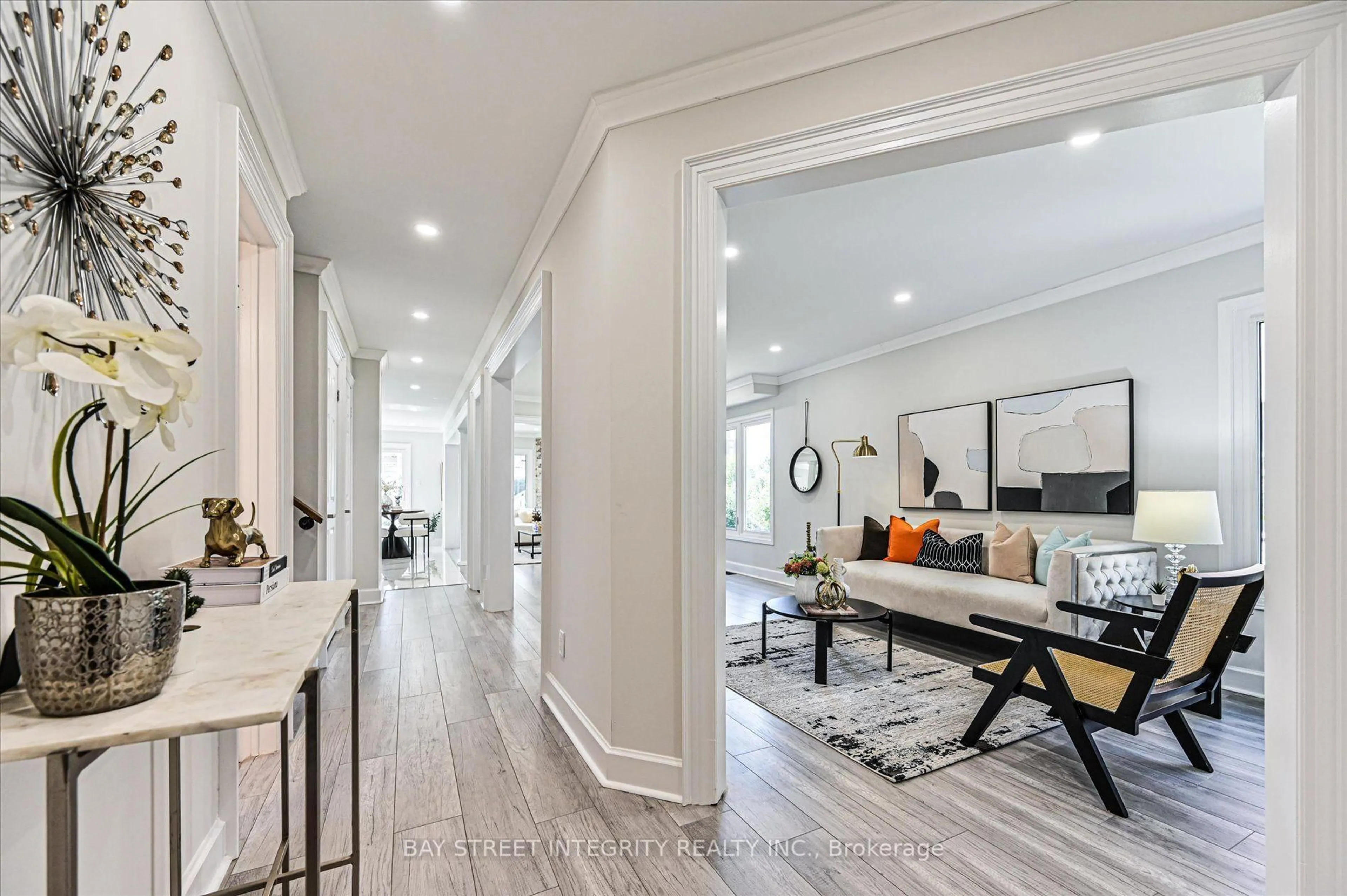 Indoor entryway for 27 Samantha Circ, Richmond Hill Ontario L4B 2R7