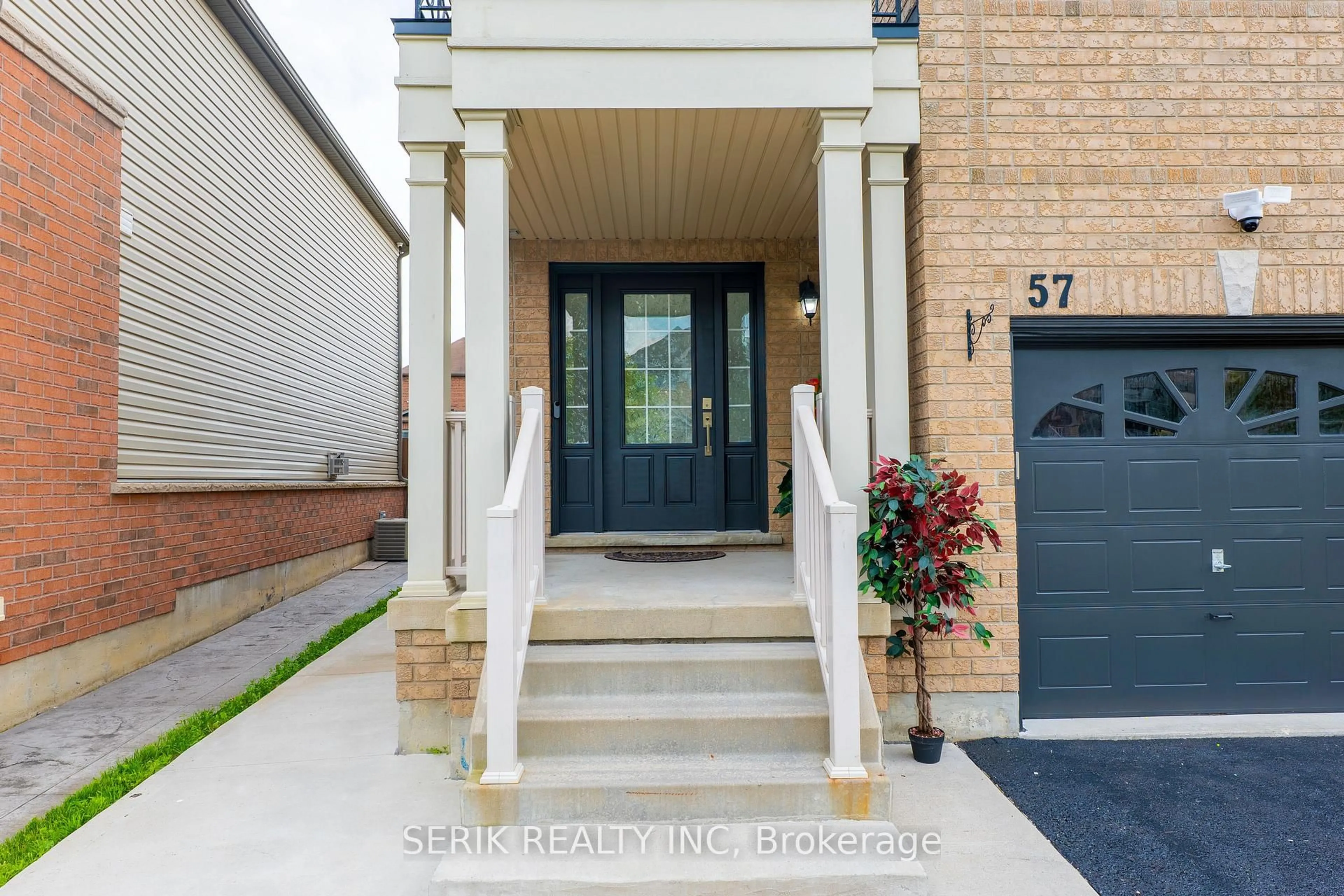 Indoor entryway for 57 Liberty Cres, Bradford West Gwillimbury Ontario L3Z 0P5