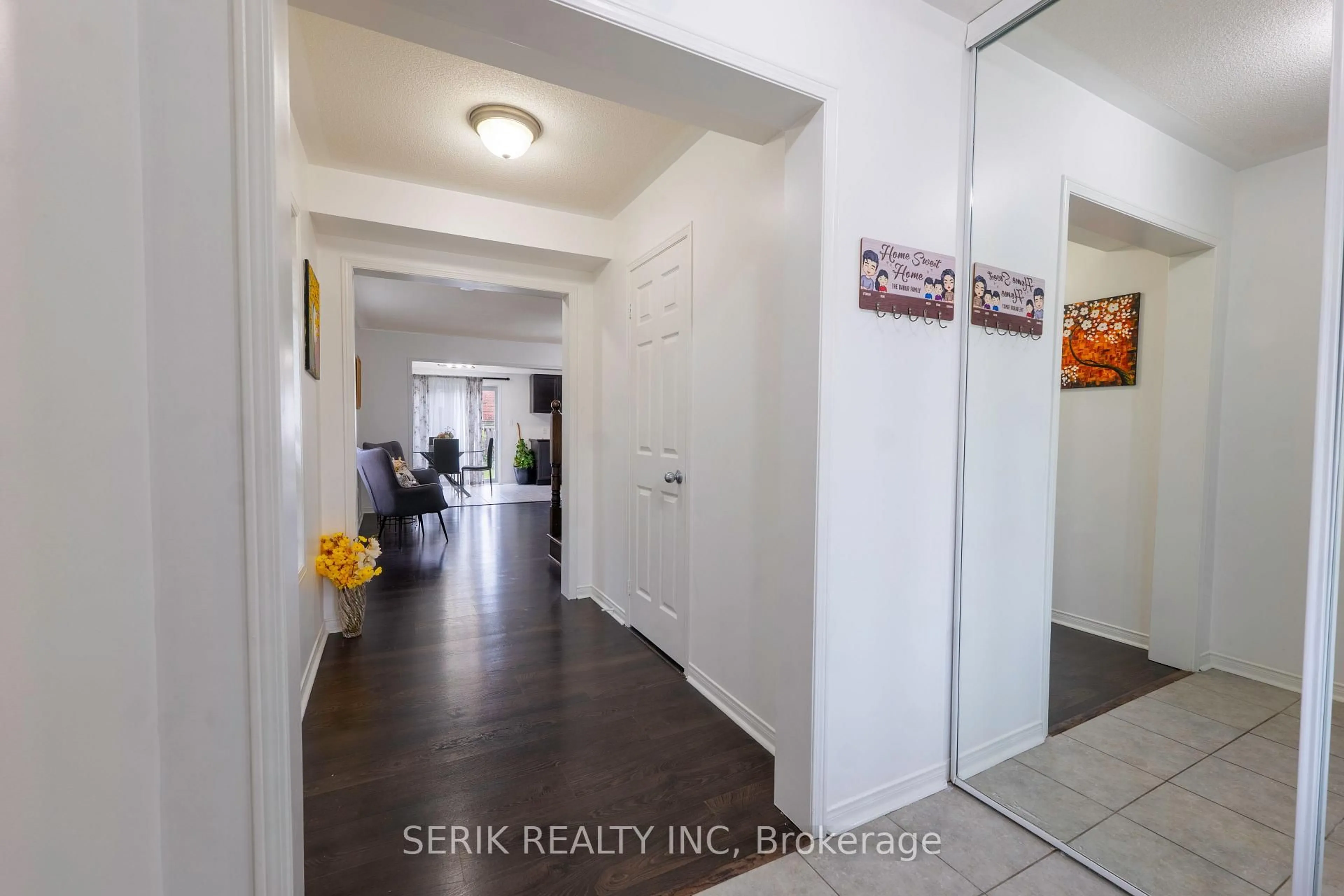 Indoor entryway for 57 Liberty Cres, Bradford West Gwillimbury Ontario L3Z 0P5