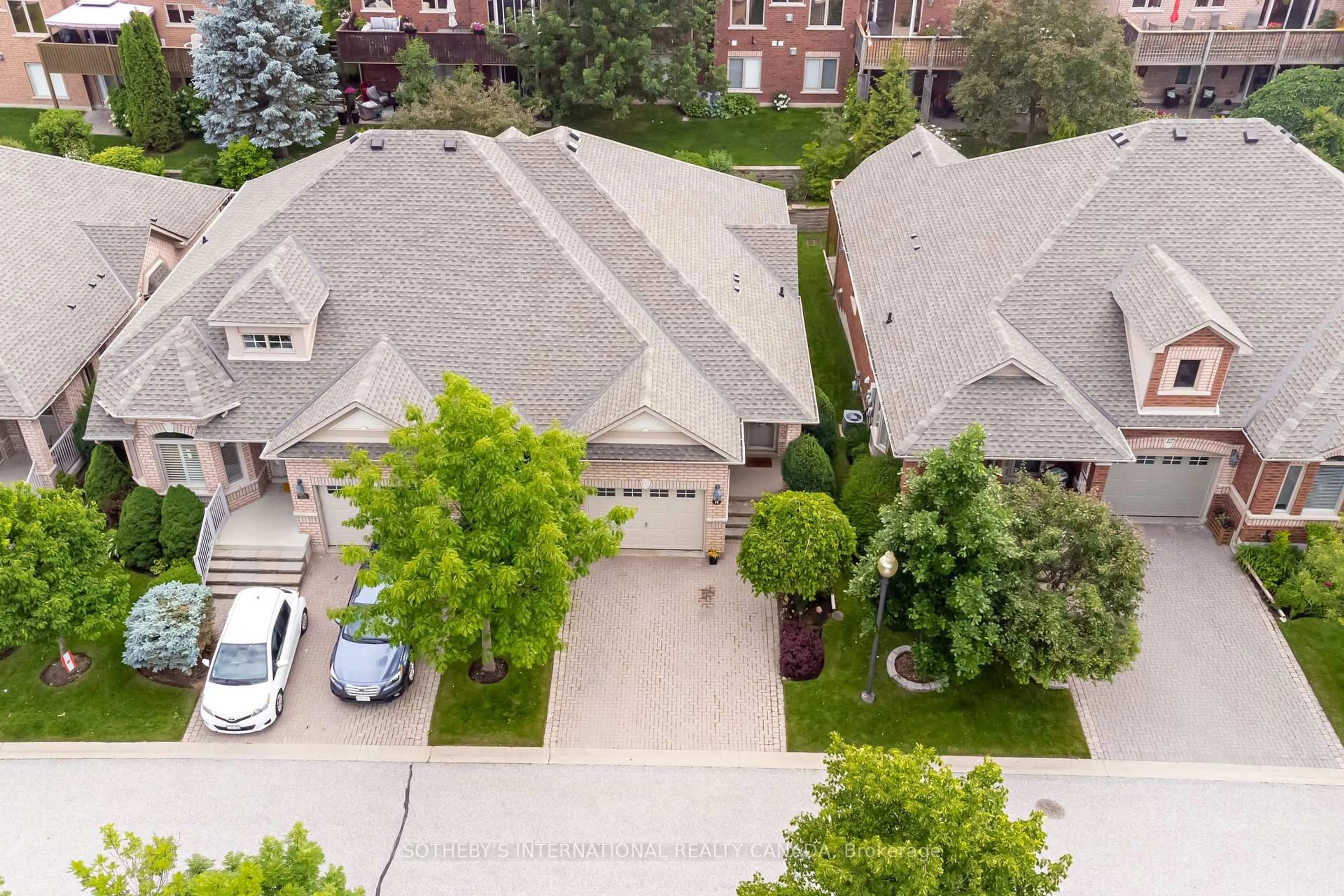 A pic from outside/outdoor area/front of a property/back of a property/a pic from drone, street for 14 Artisan Lane, New Tecumseth Ontario L9R 2G1