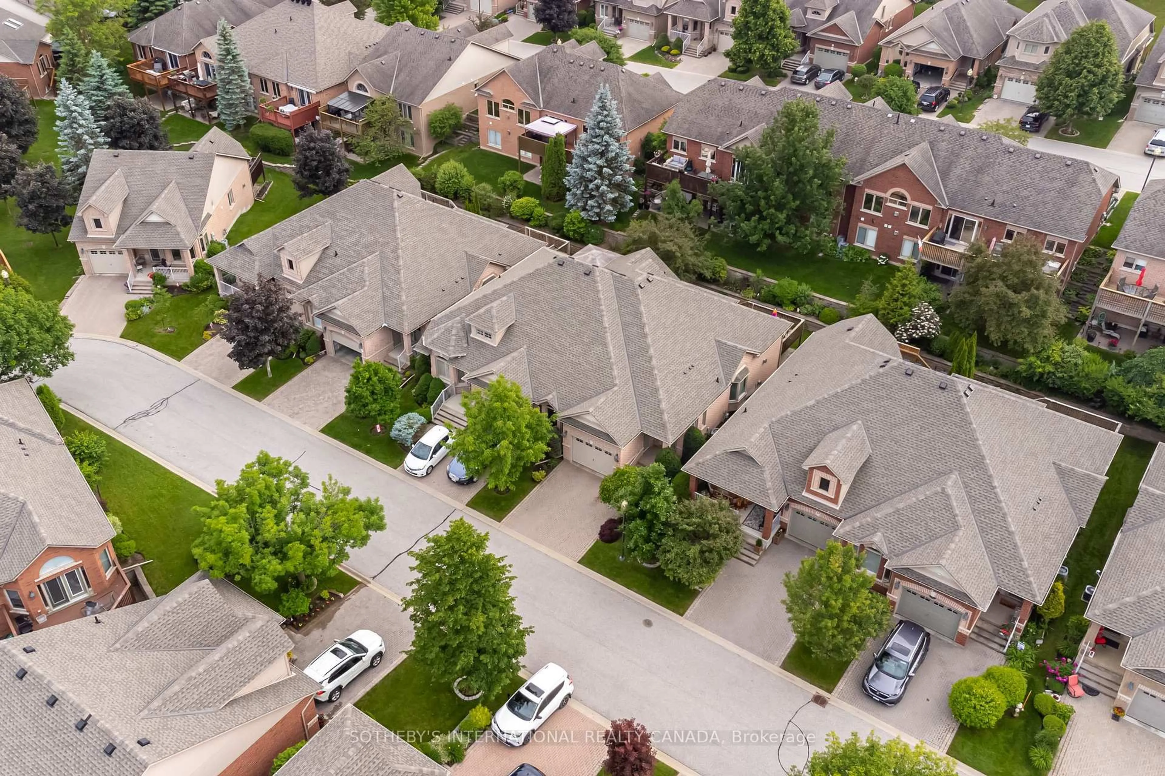 A pic from outside/outdoor area/front of a property/back of a property/a pic from drone, street for 14 Artisan Lane, New Tecumseth Ontario L9R 2G1