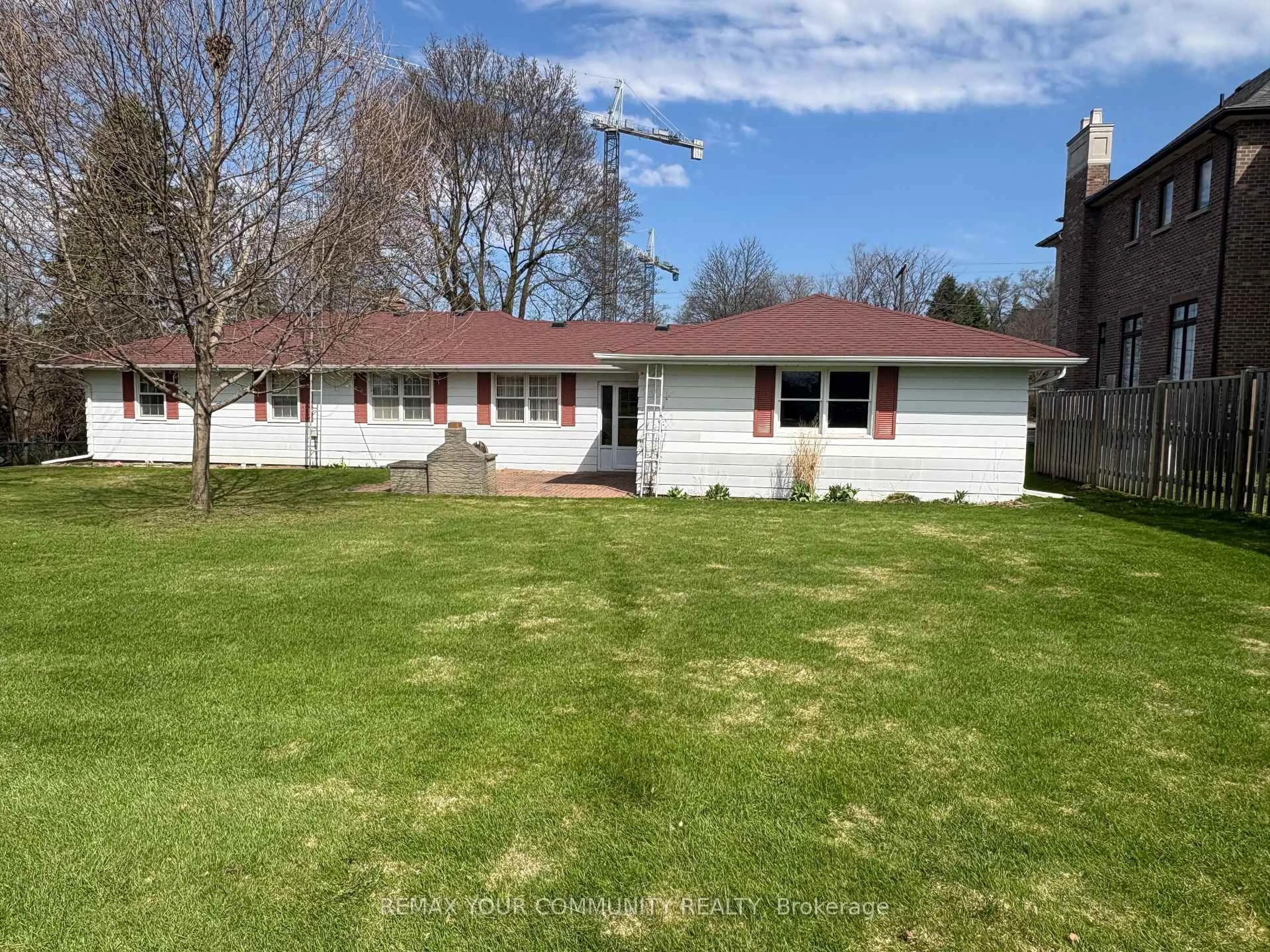 A pic from outside/outdoor area/front of a property/back of a property/a pic from drone, street for 29 Patricia Dr, King Ontario L7B 1H5