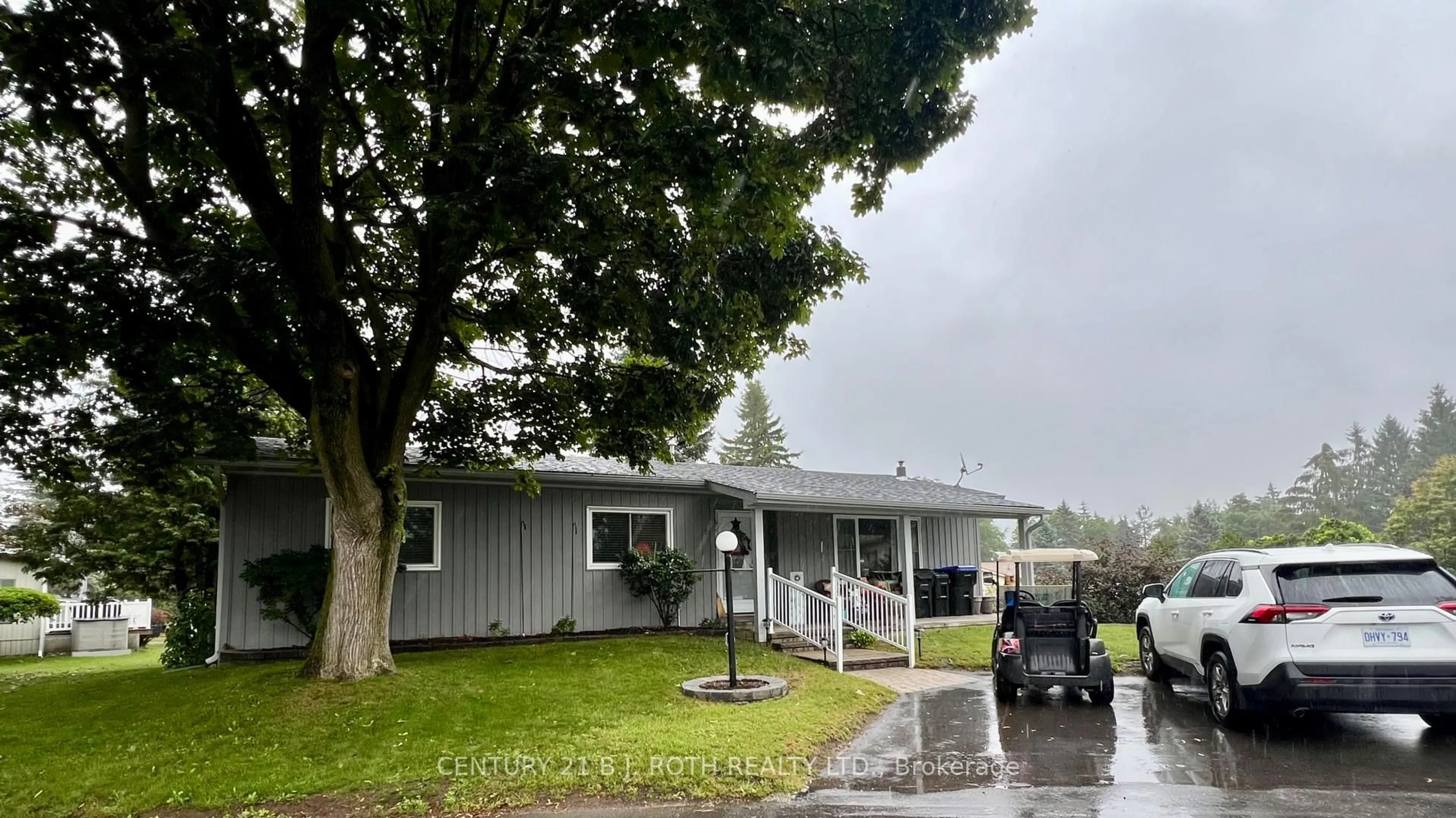 Home with vinyl exterior material, street for 6 Walnut Crt, Innisfil Ontario L9S 1M7