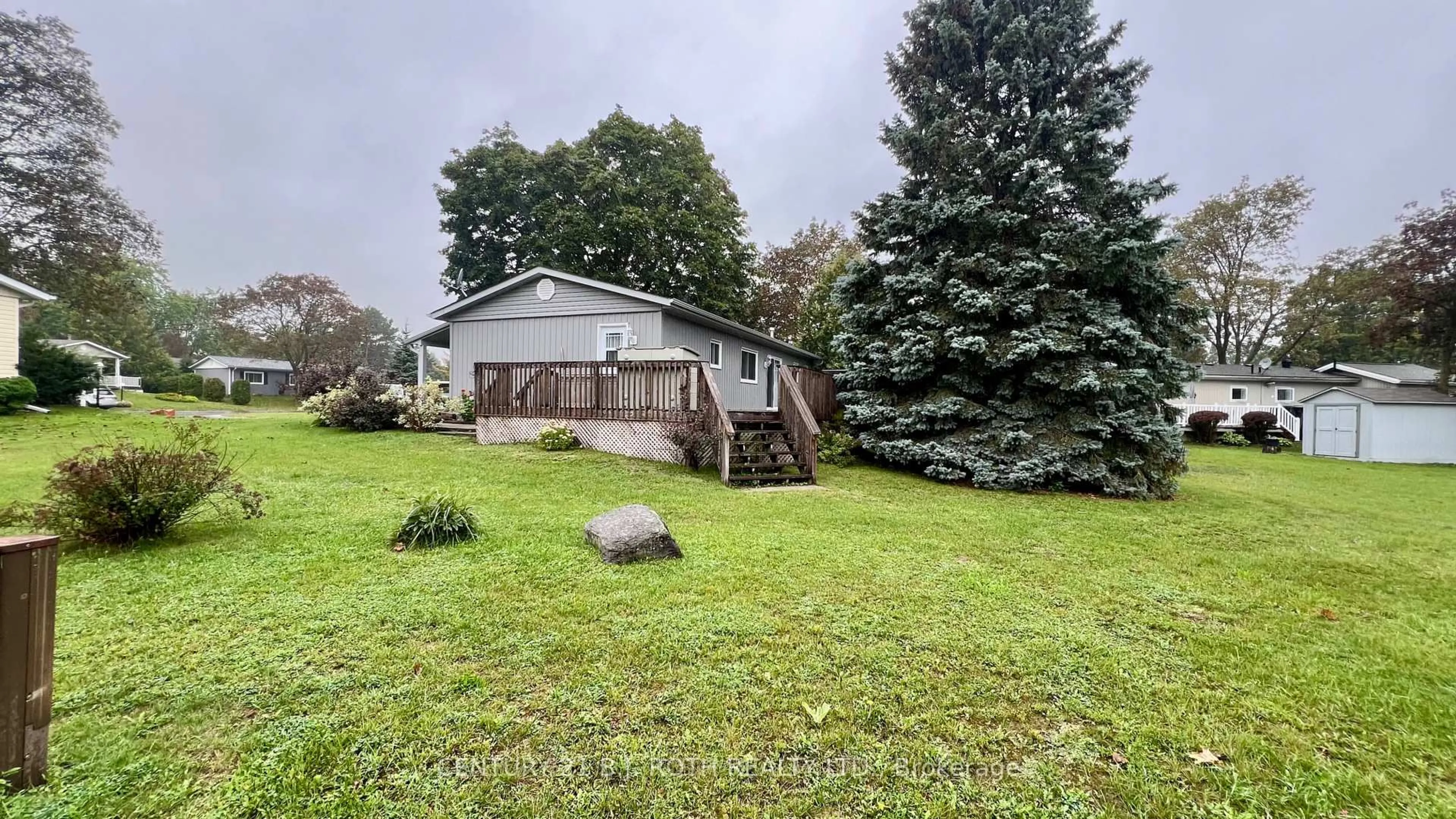 A pic from outside/outdoor area/front of a property/back of a property/a pic from drone, water/lake/river/ocean view for 6 Walnut Crt, Innisfil Ontario L9S 1M7